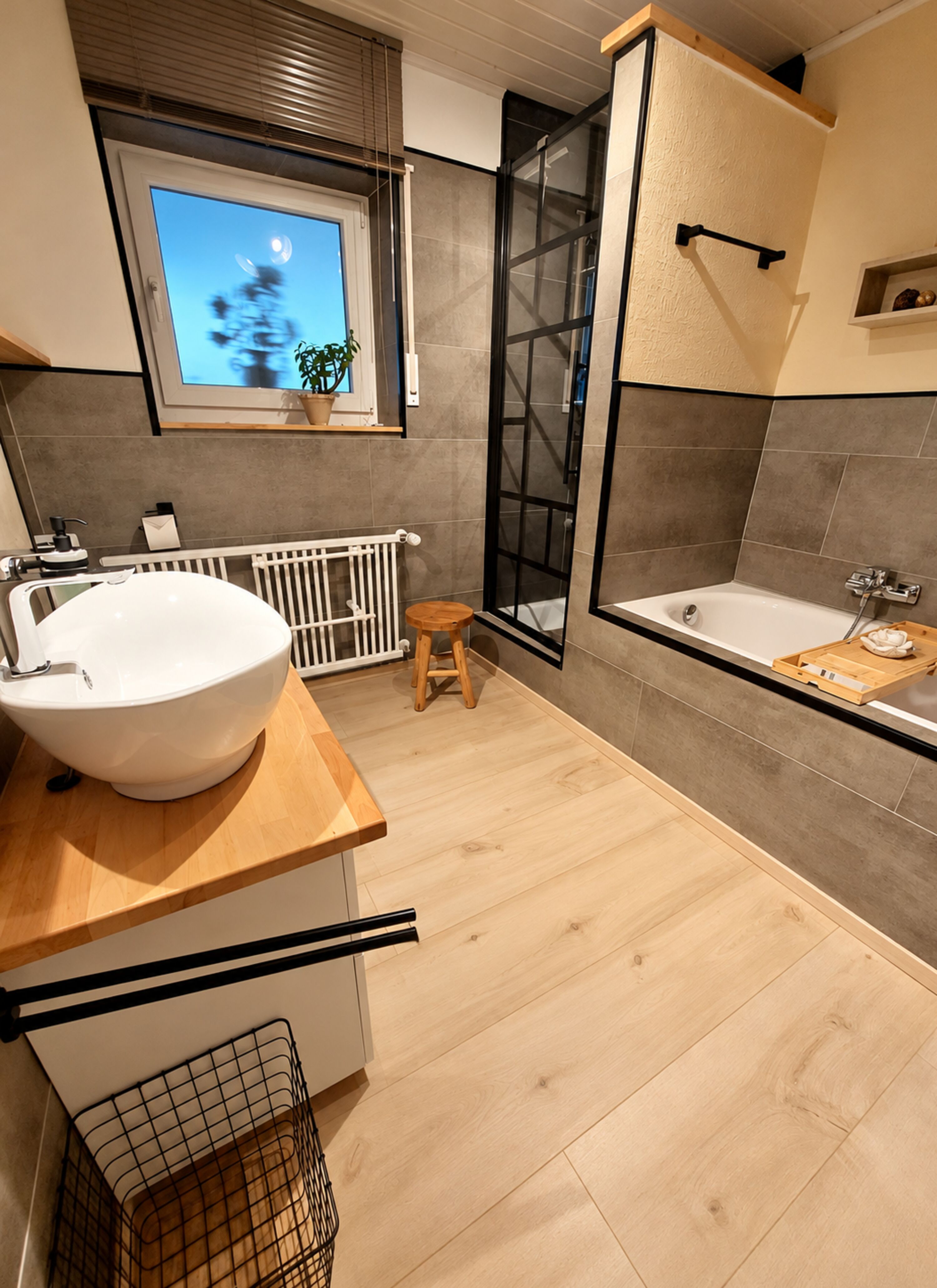 Dusche und Badewanne