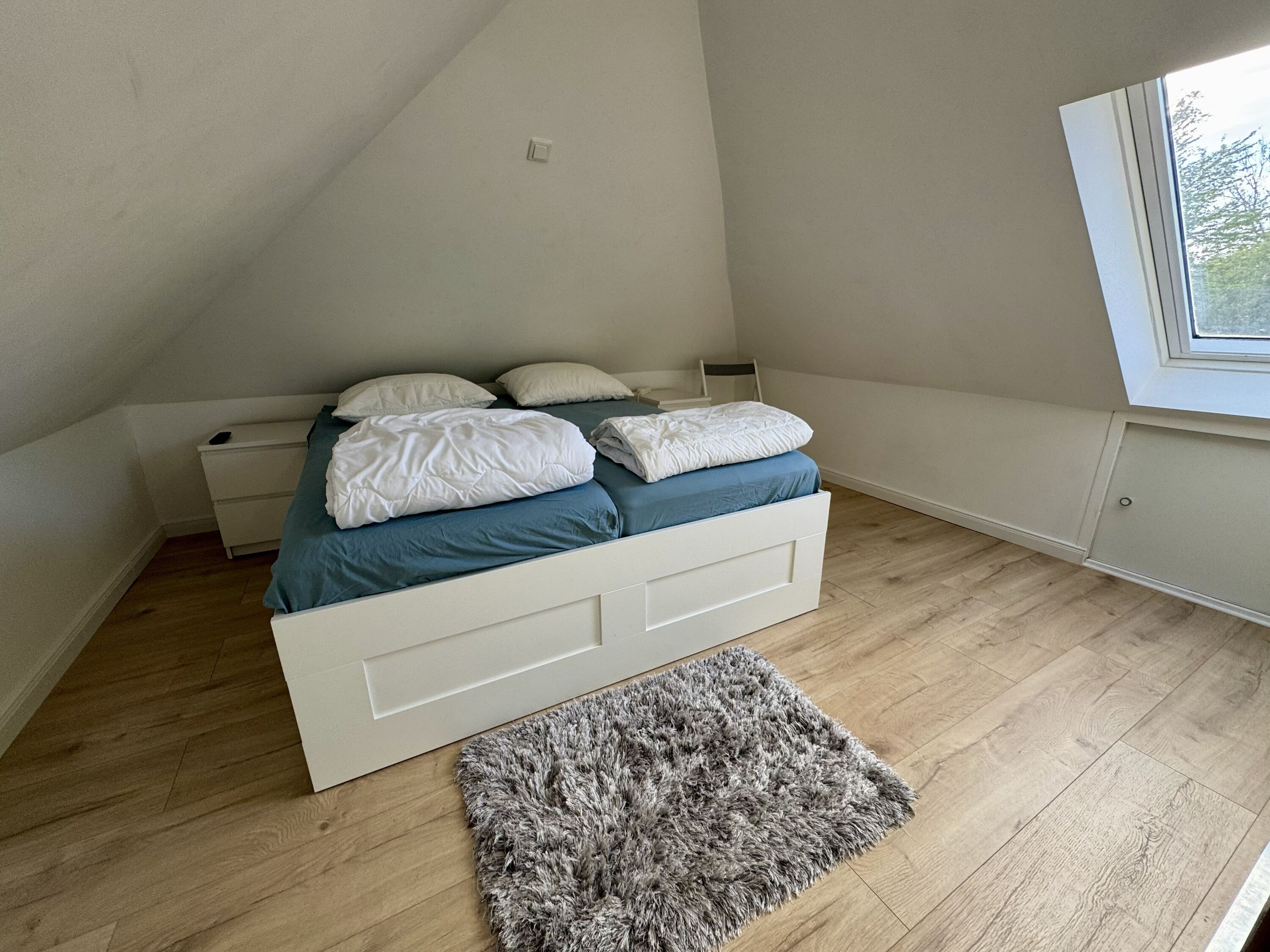 Schlafzimmer Dachgeschoss 180 Bett