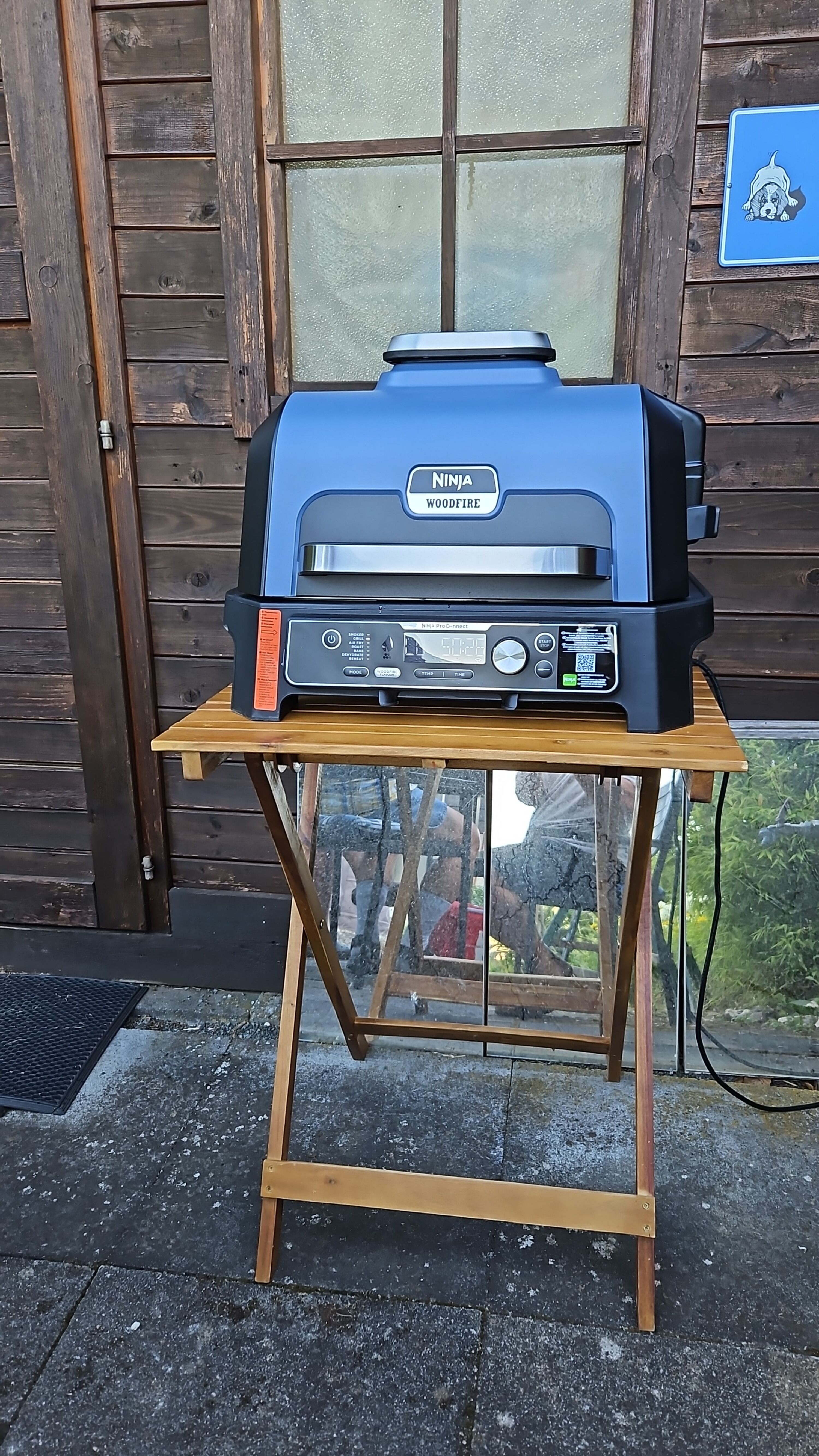 hochwertiger Grill mit Smoker und Heißluftfunktion