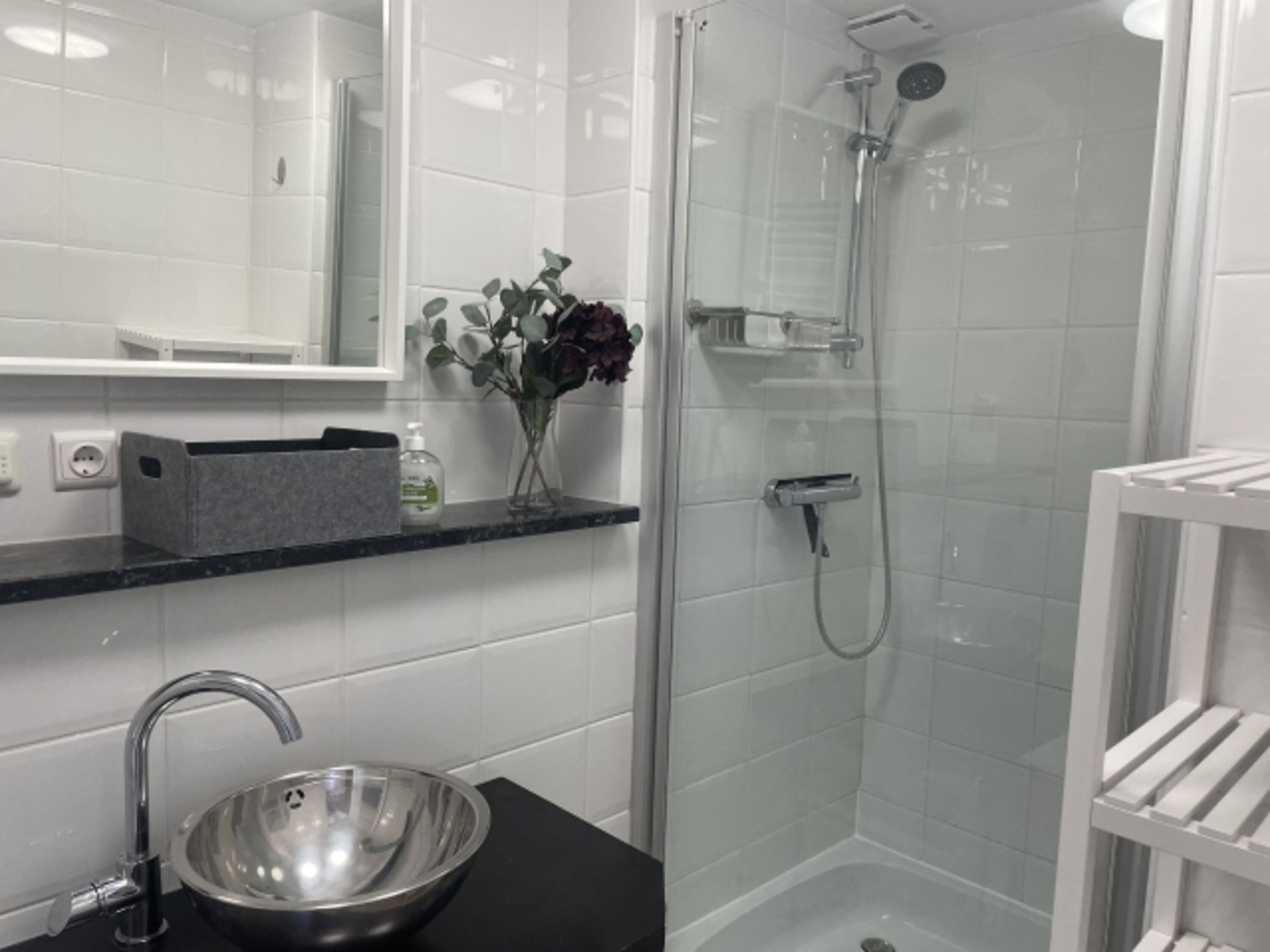 Saniertes Bad mit Dusche