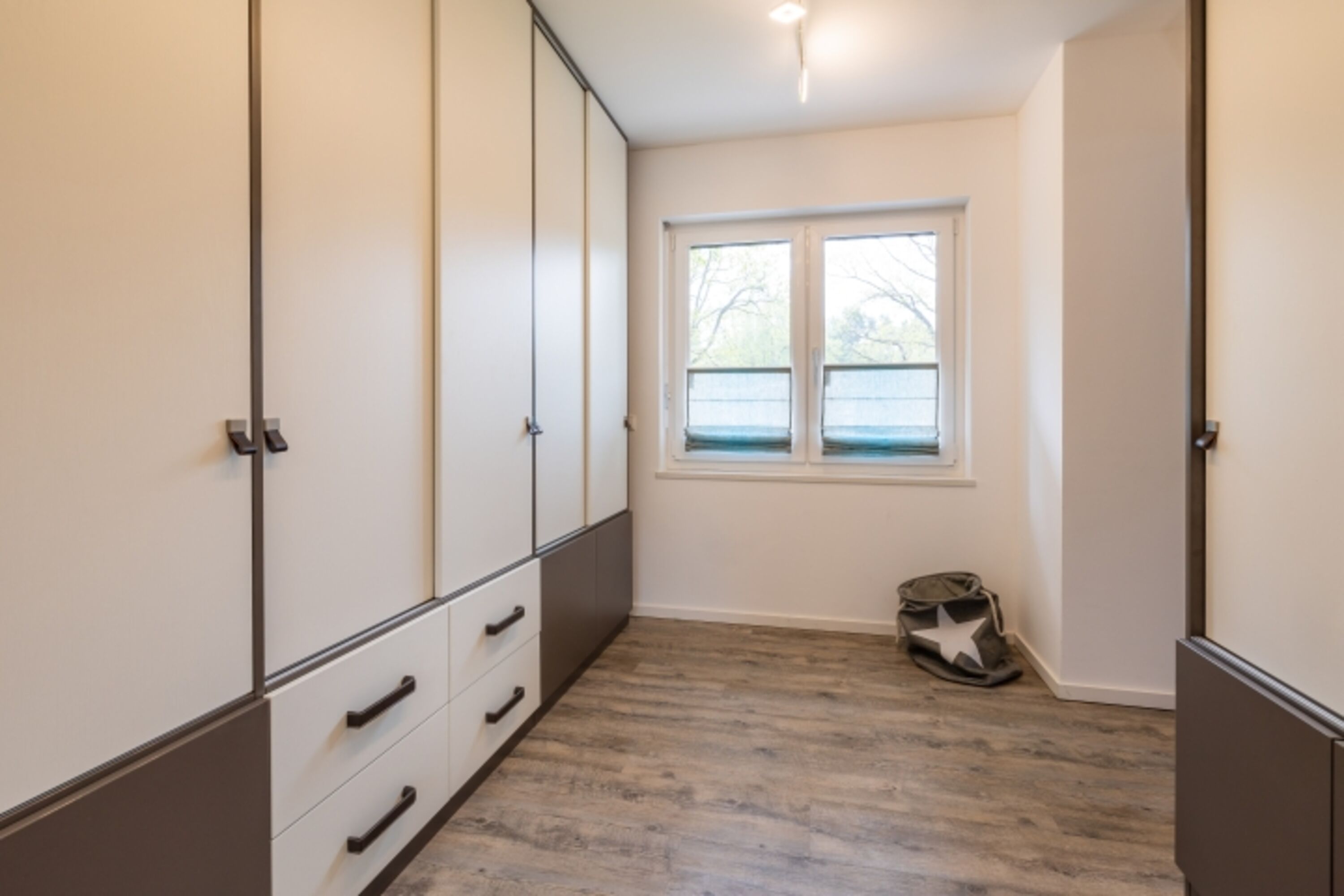Begehbarer Schrank am Masterbedroom