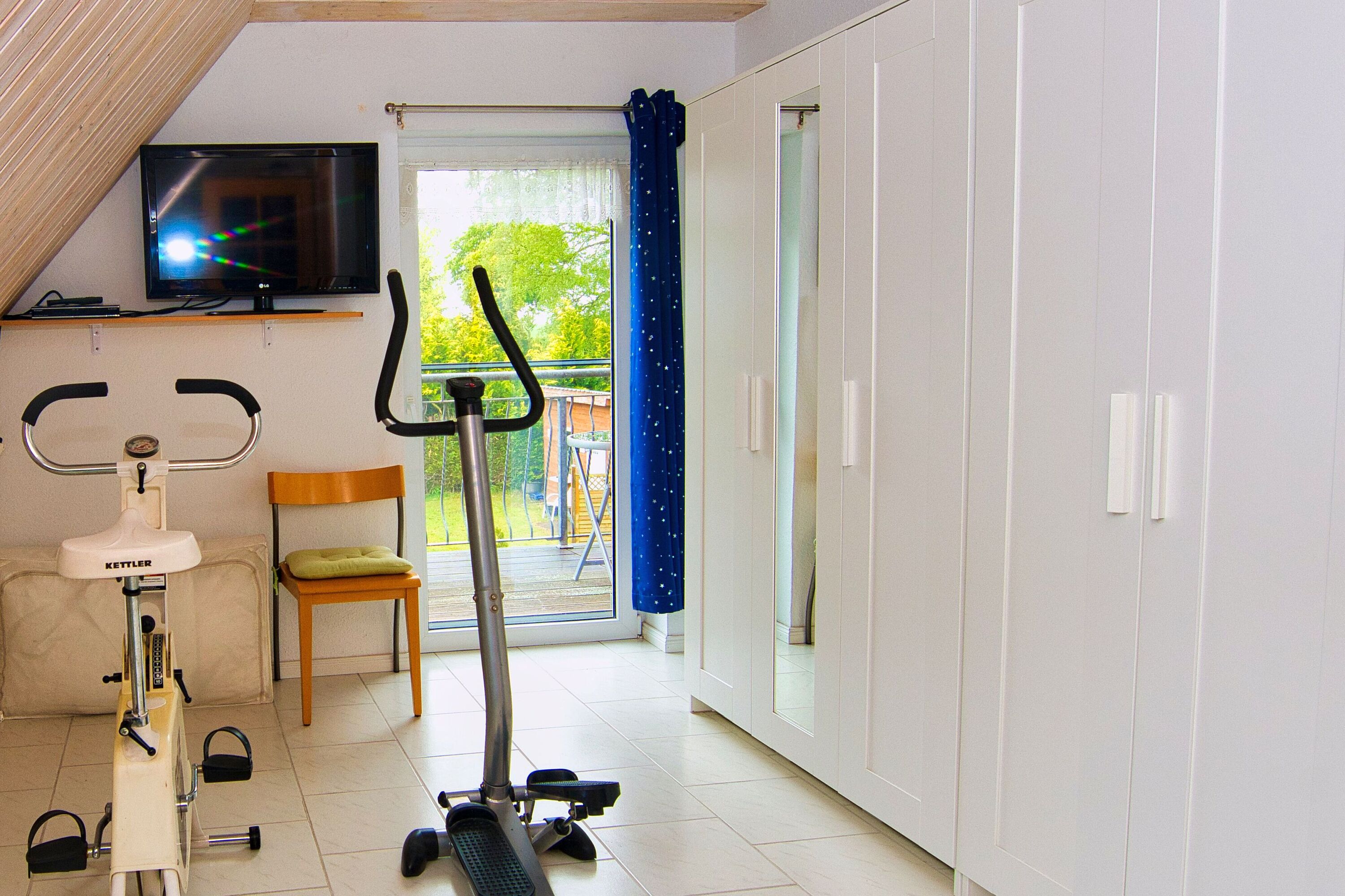 Ankleidezimmer und Fitnessraum