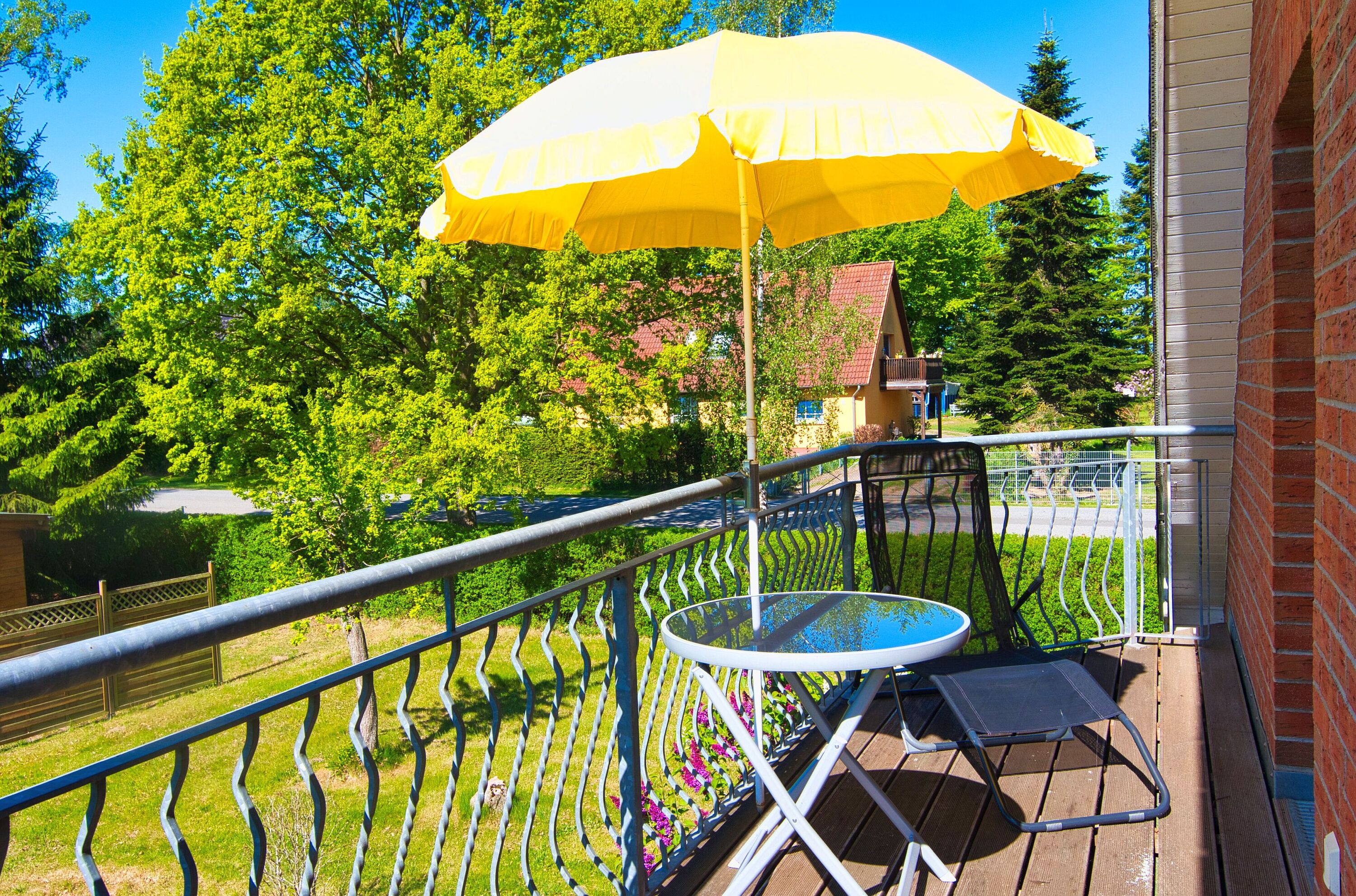 Balkon Zugang zu Schlafzimmer und Ankleidezimmer
