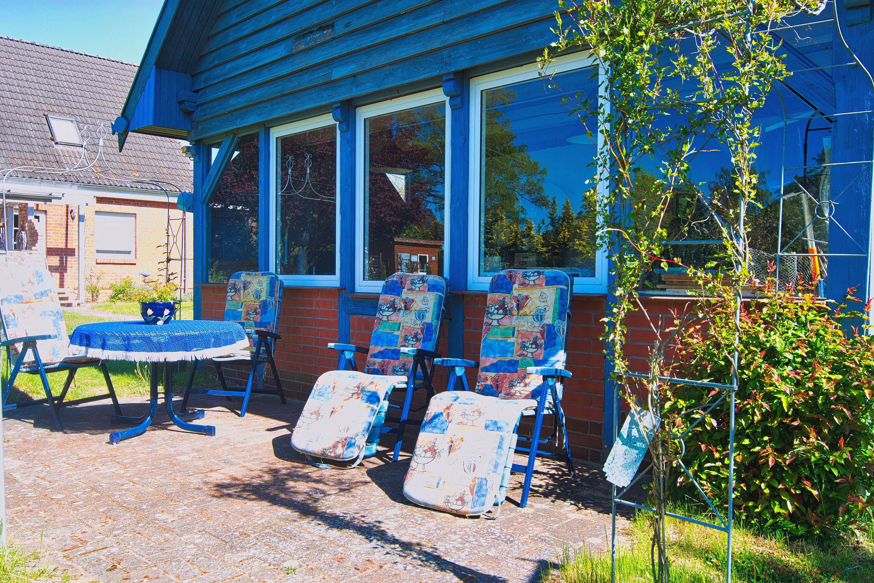 Gästeterrasse mit Bestuhlung und Auflagen