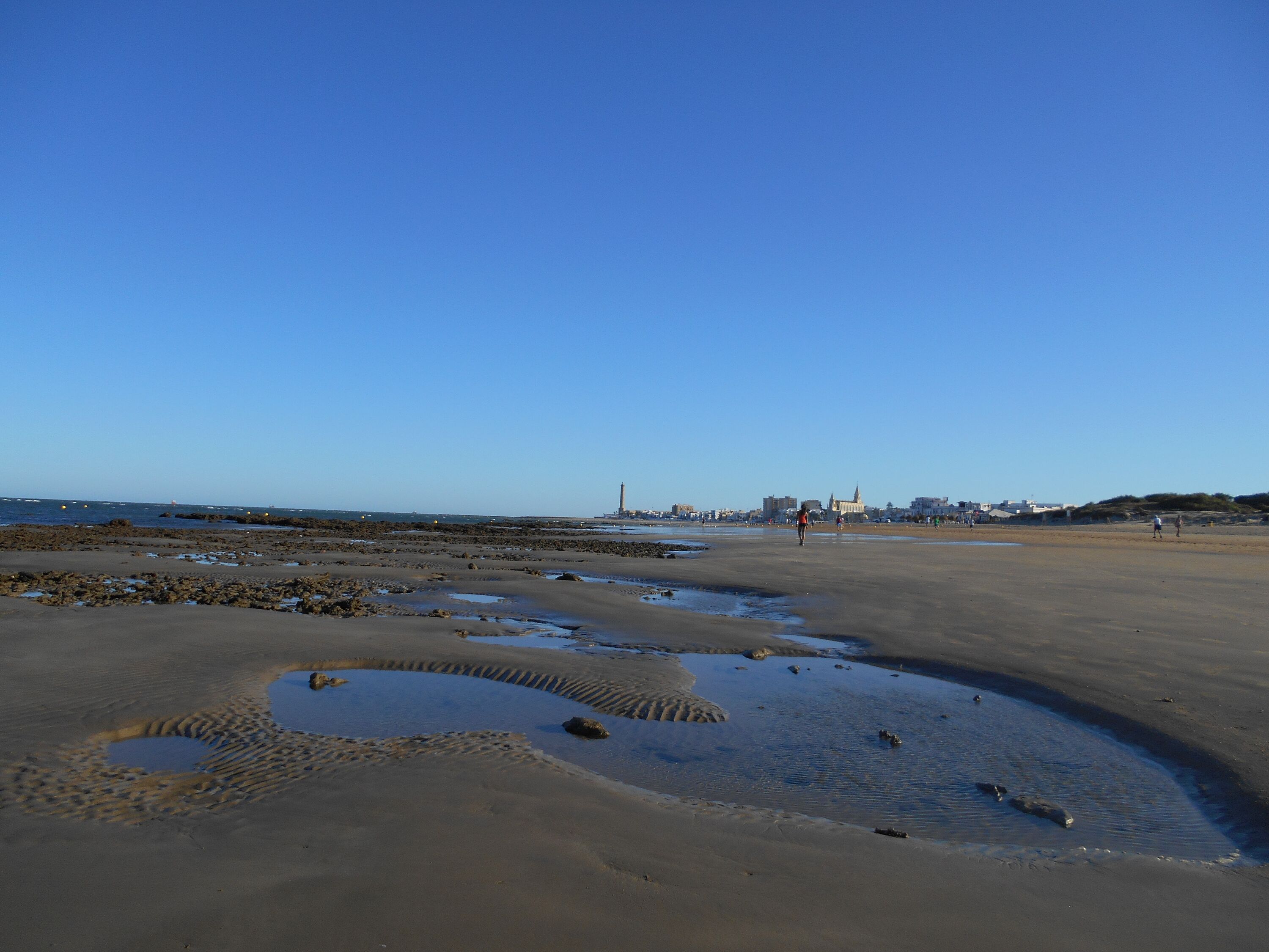 Ebbe am Strand von Camarón. Nur 5 Minuten vom Haus entfernt.