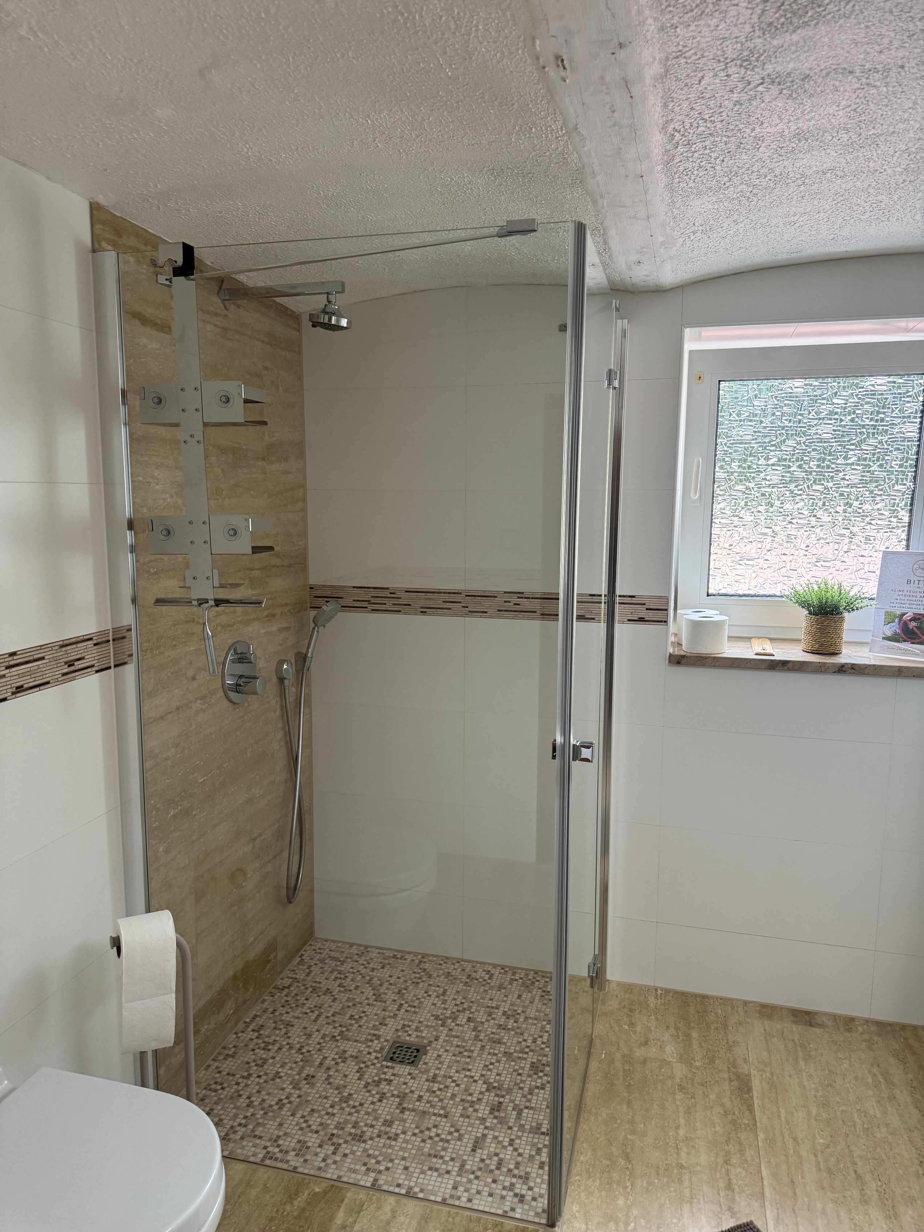 2. Badezimmer (direkt am 2. Schlafzimmer)