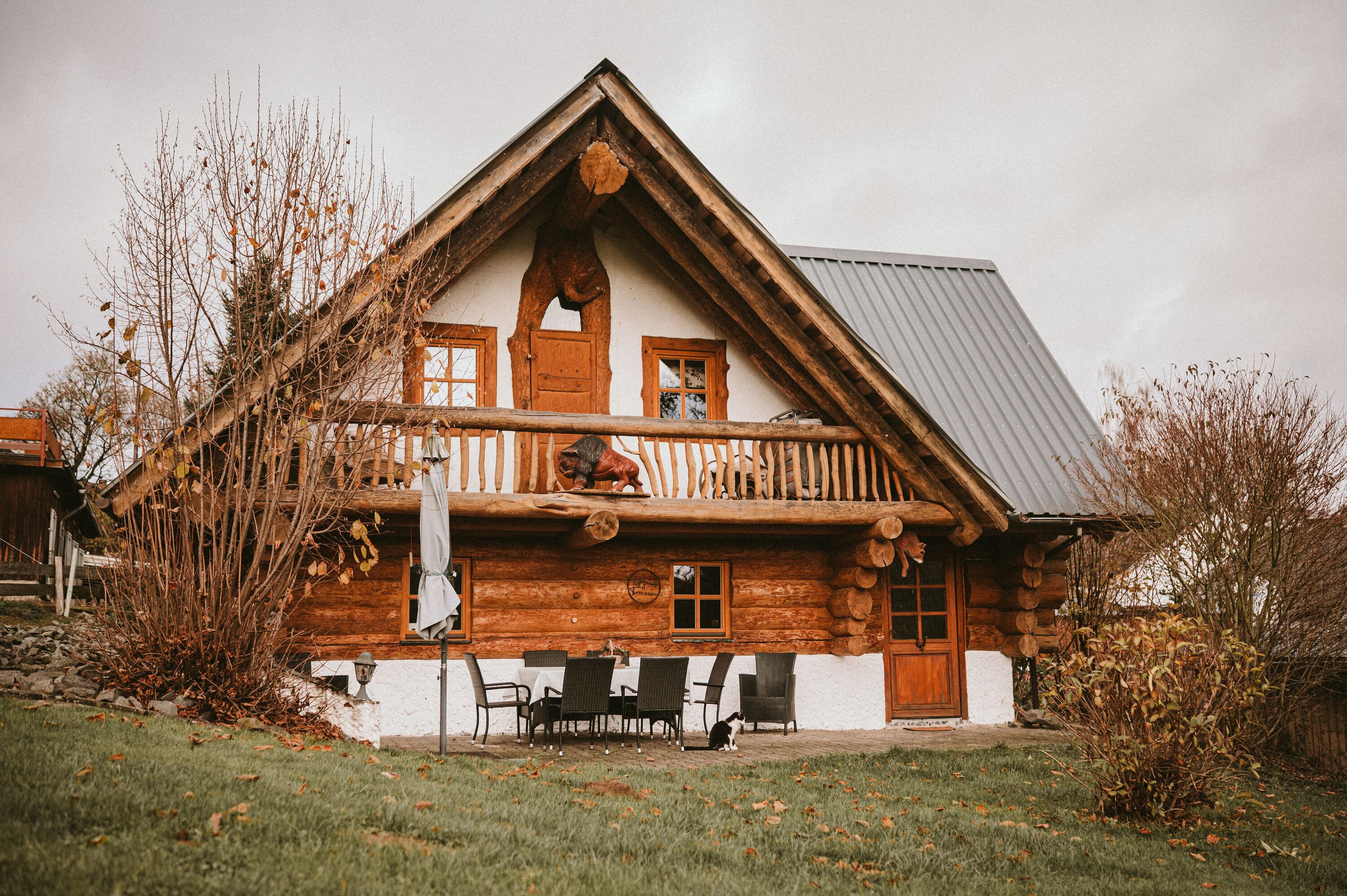 Sonnenterrasse, Balkon und Eingangsbereich