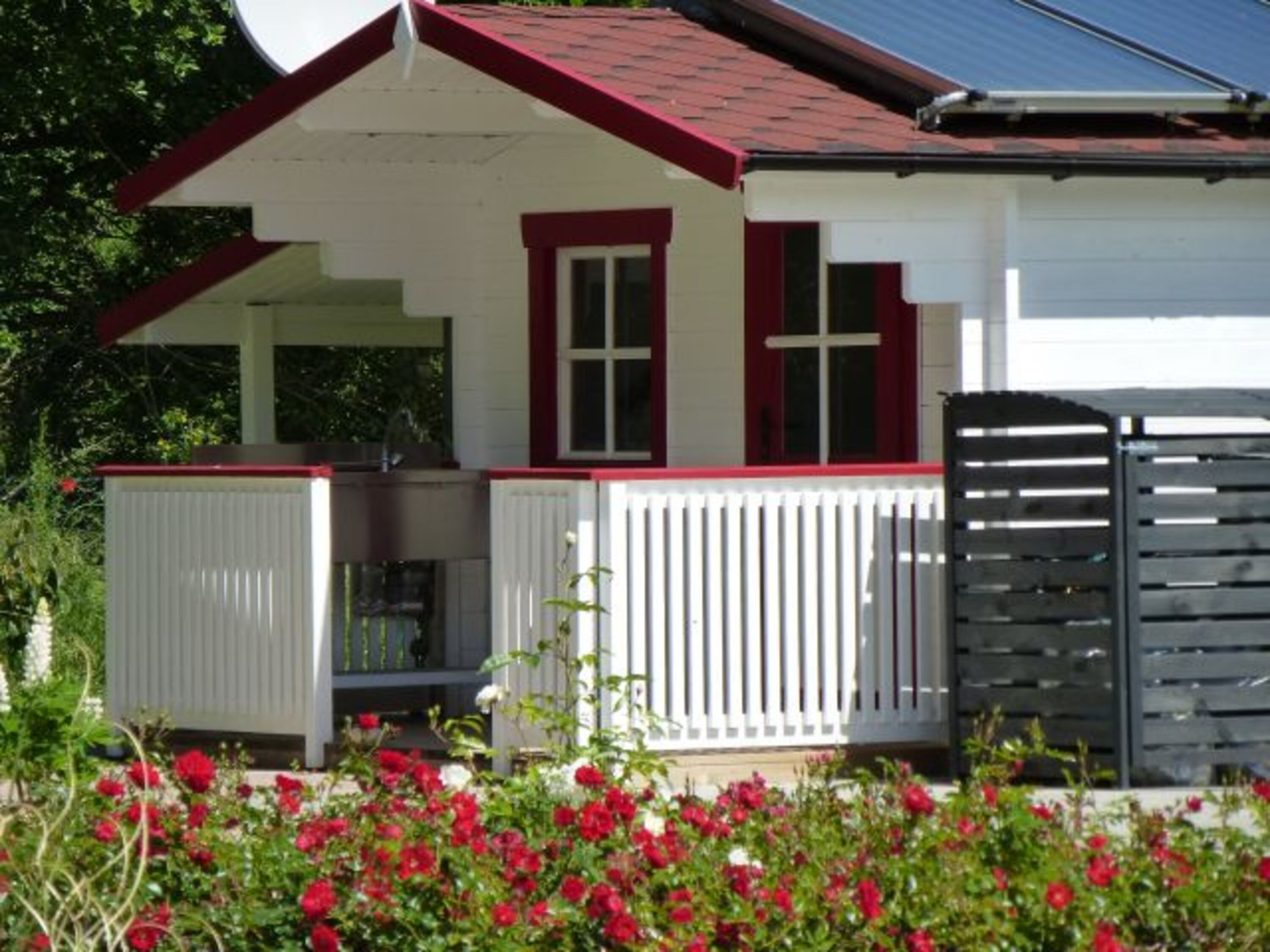 Achtung Angler ! Gartenhütte mit Fischreinigungsplatz