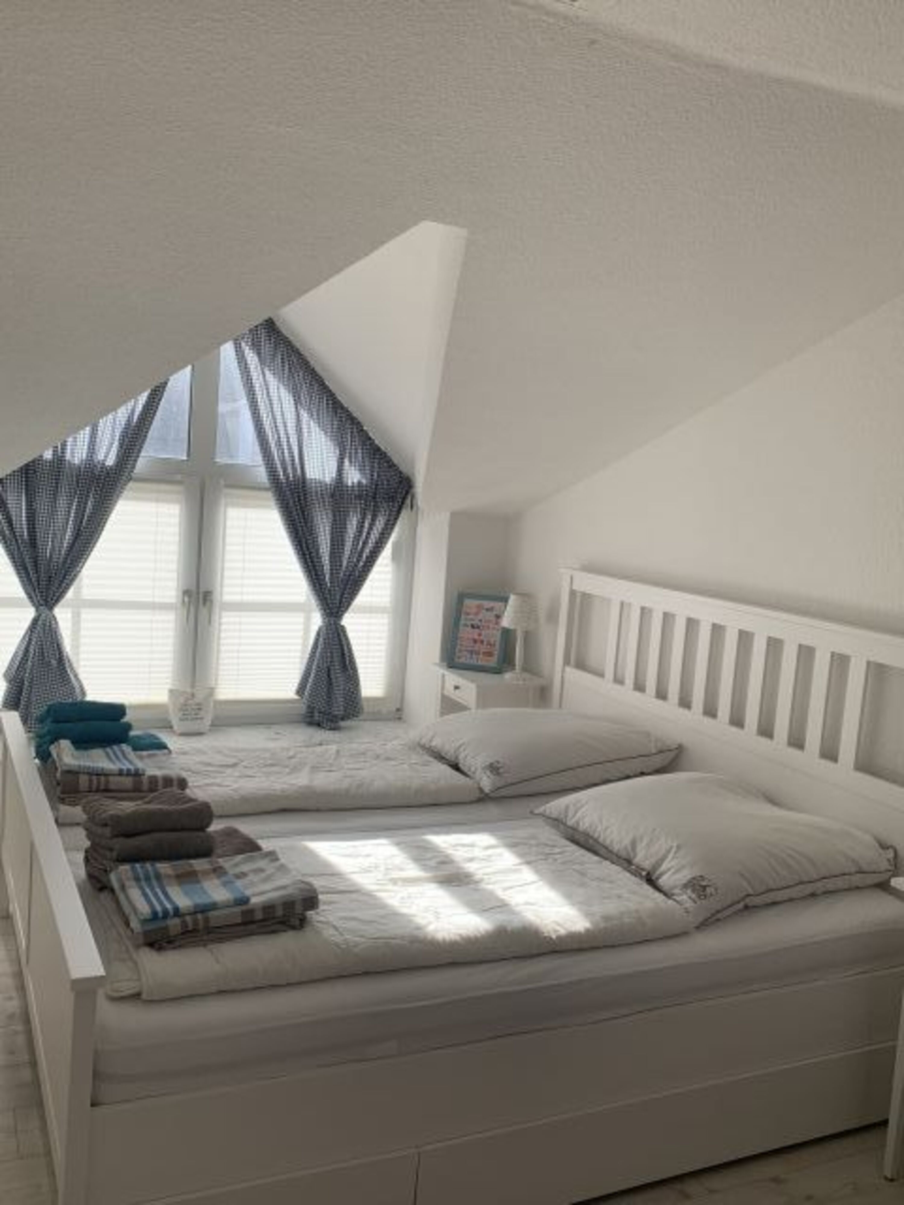 Schlafzimmer mit Doppelbett