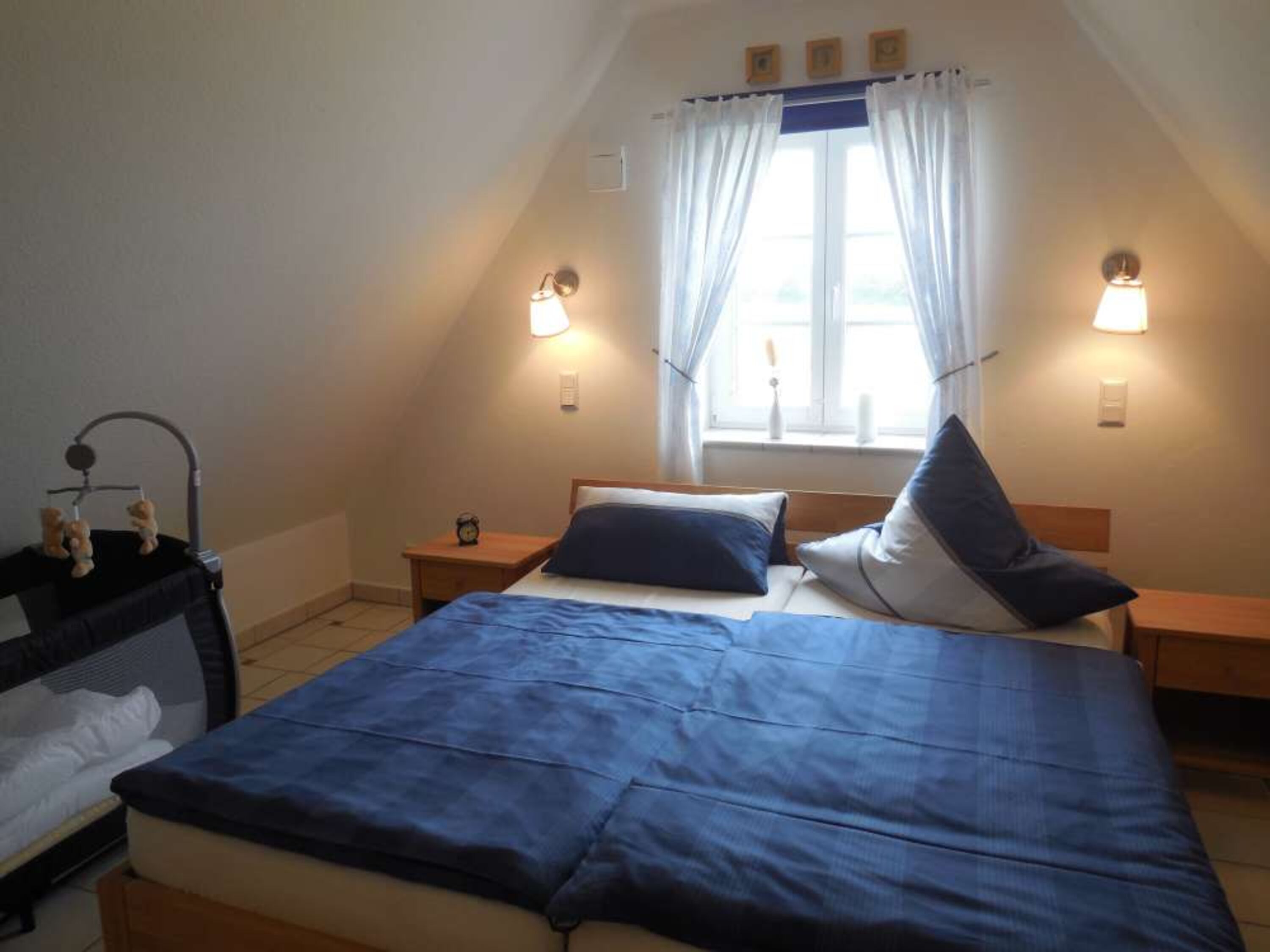 Schlafzimmer 1