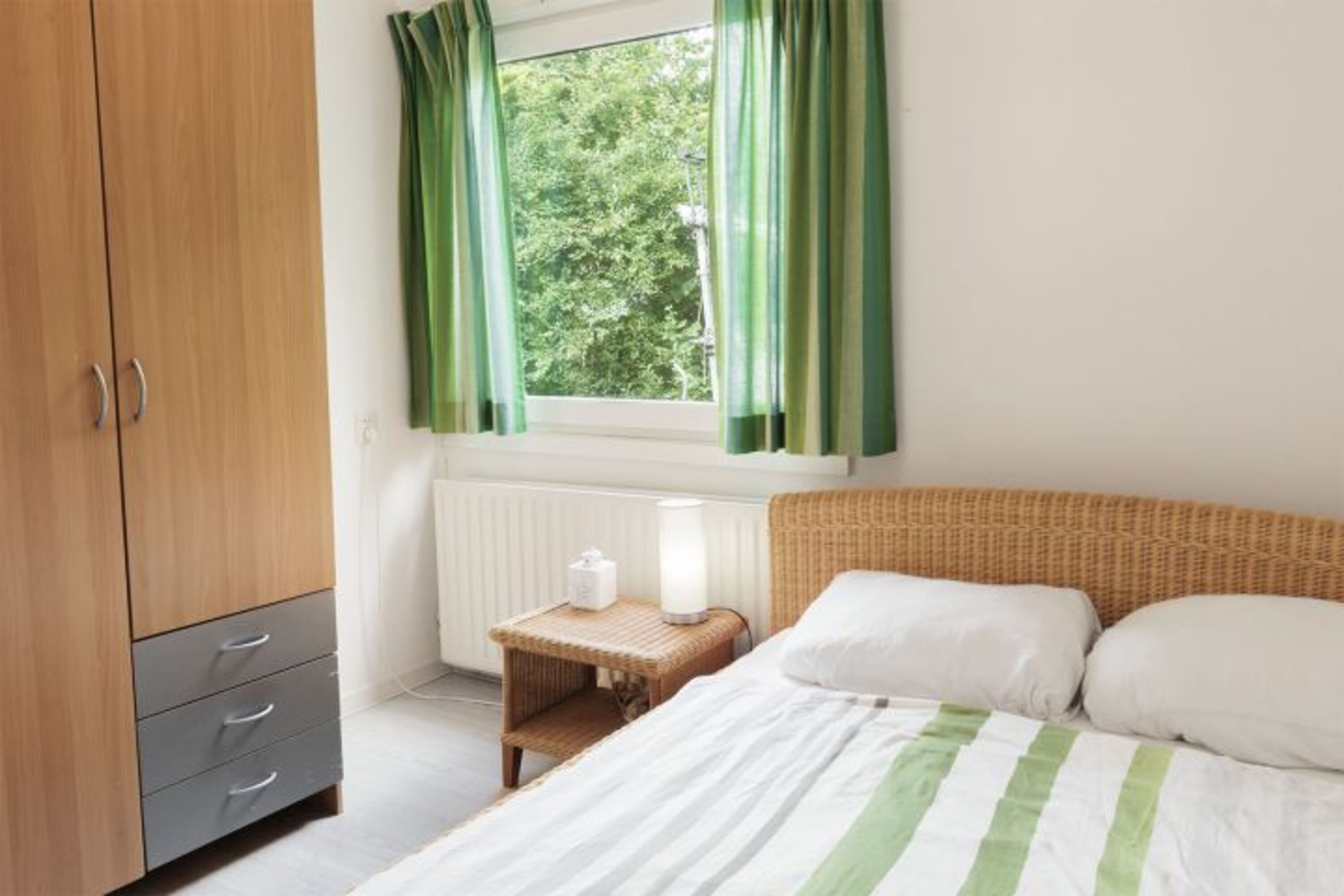 Schlafzimmer 1