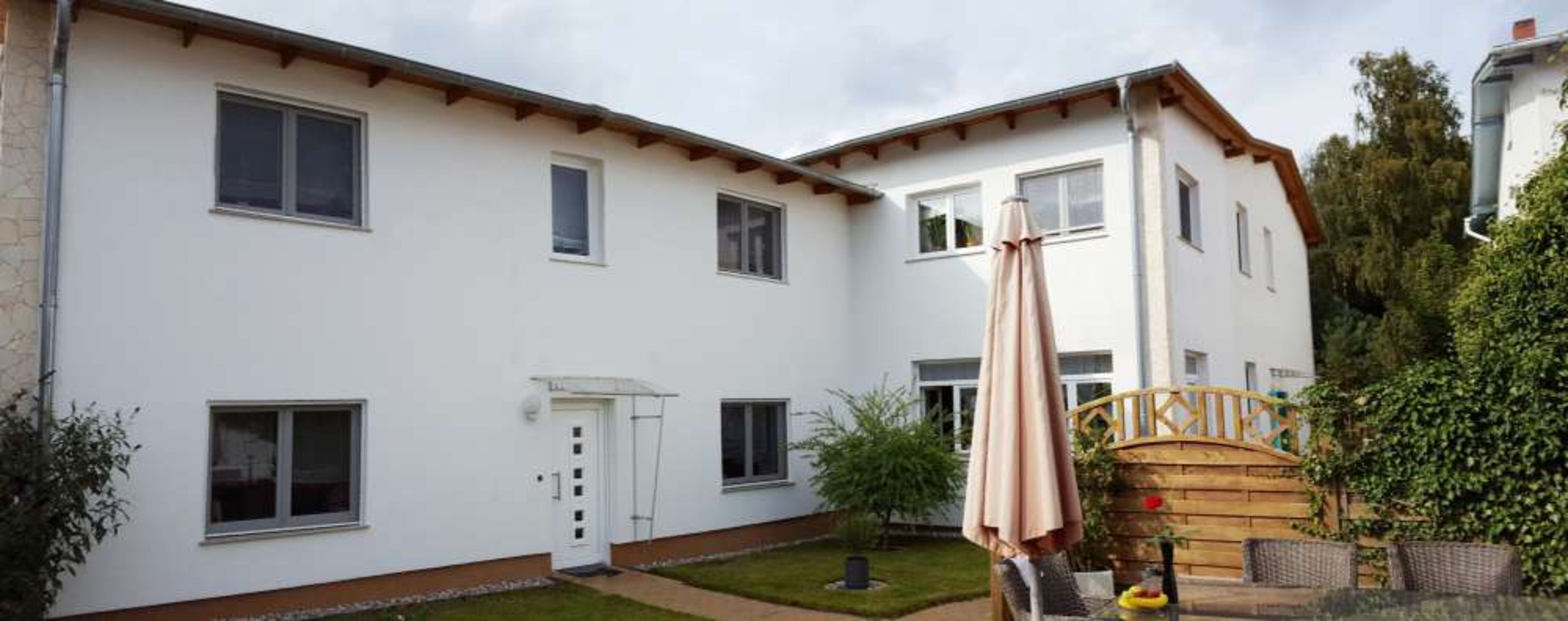 Ansicht der Ferienwohnungen von der Terrasse