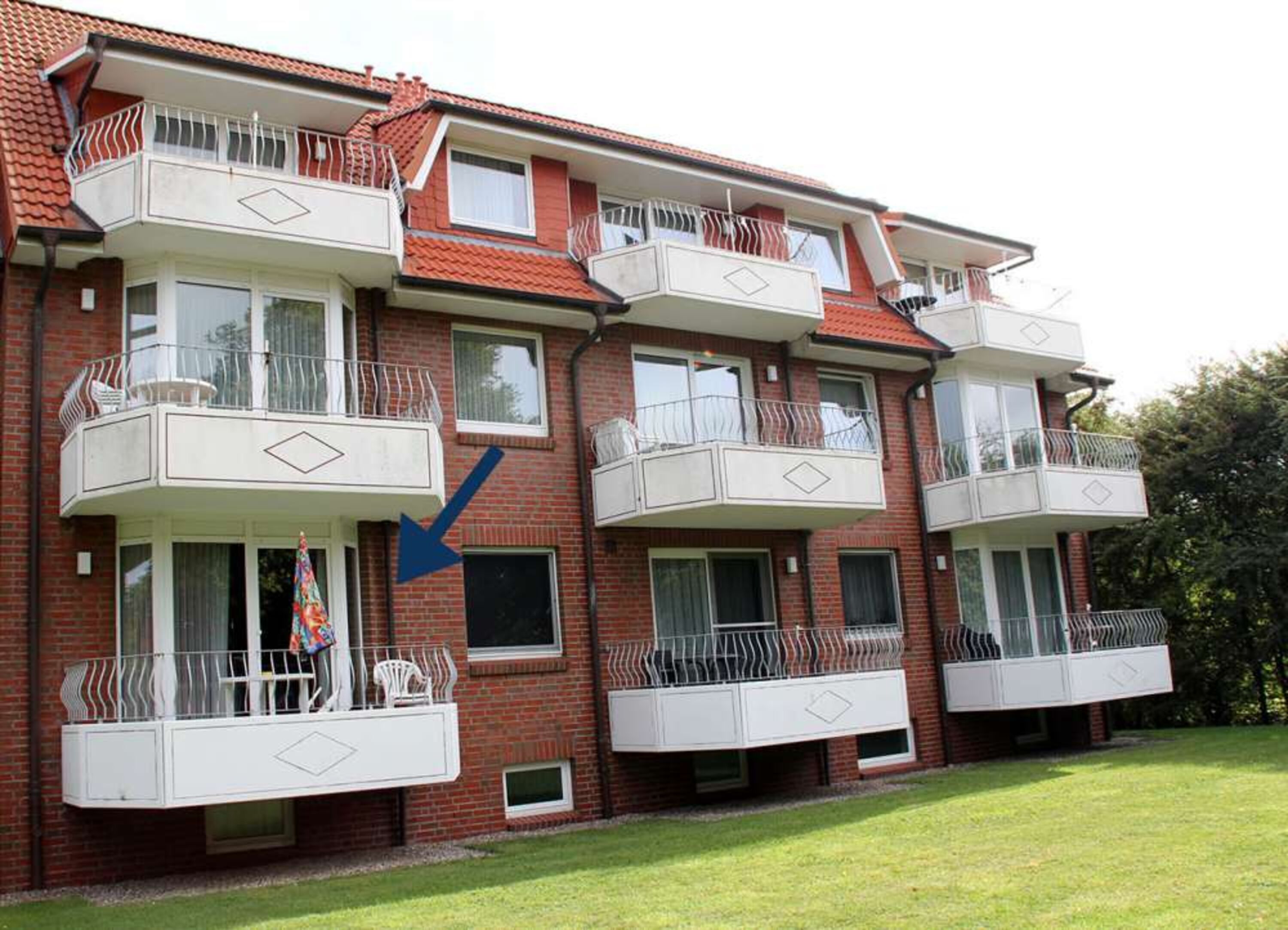 Südseite der Unterkunft mit Balkon
