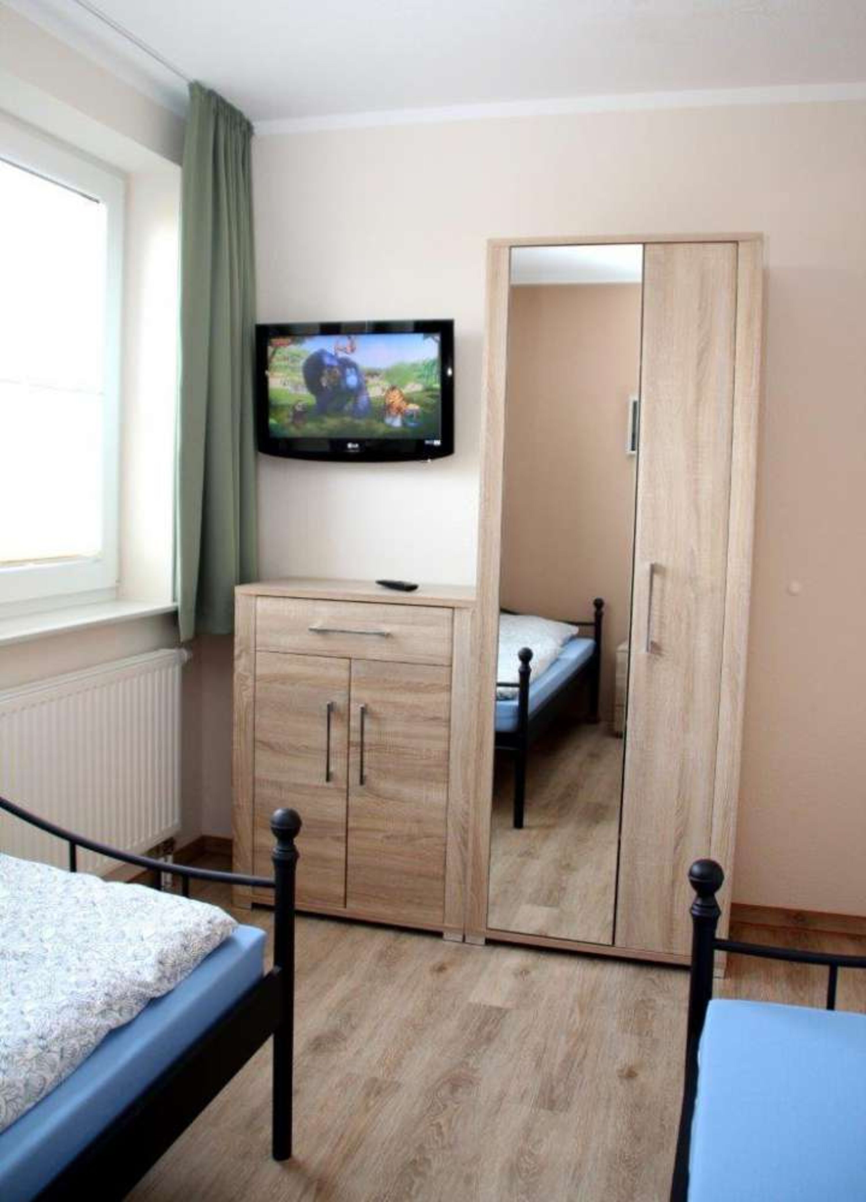 Fernseher in Schlafzimmer 2