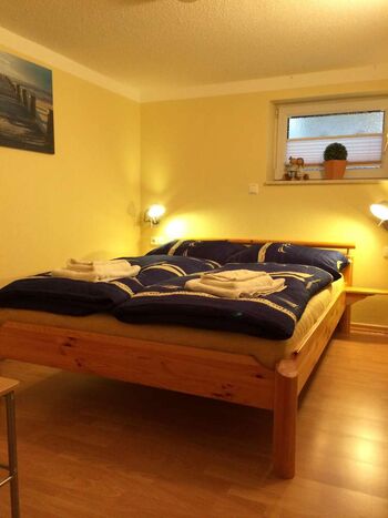Schlafzimmer 1
