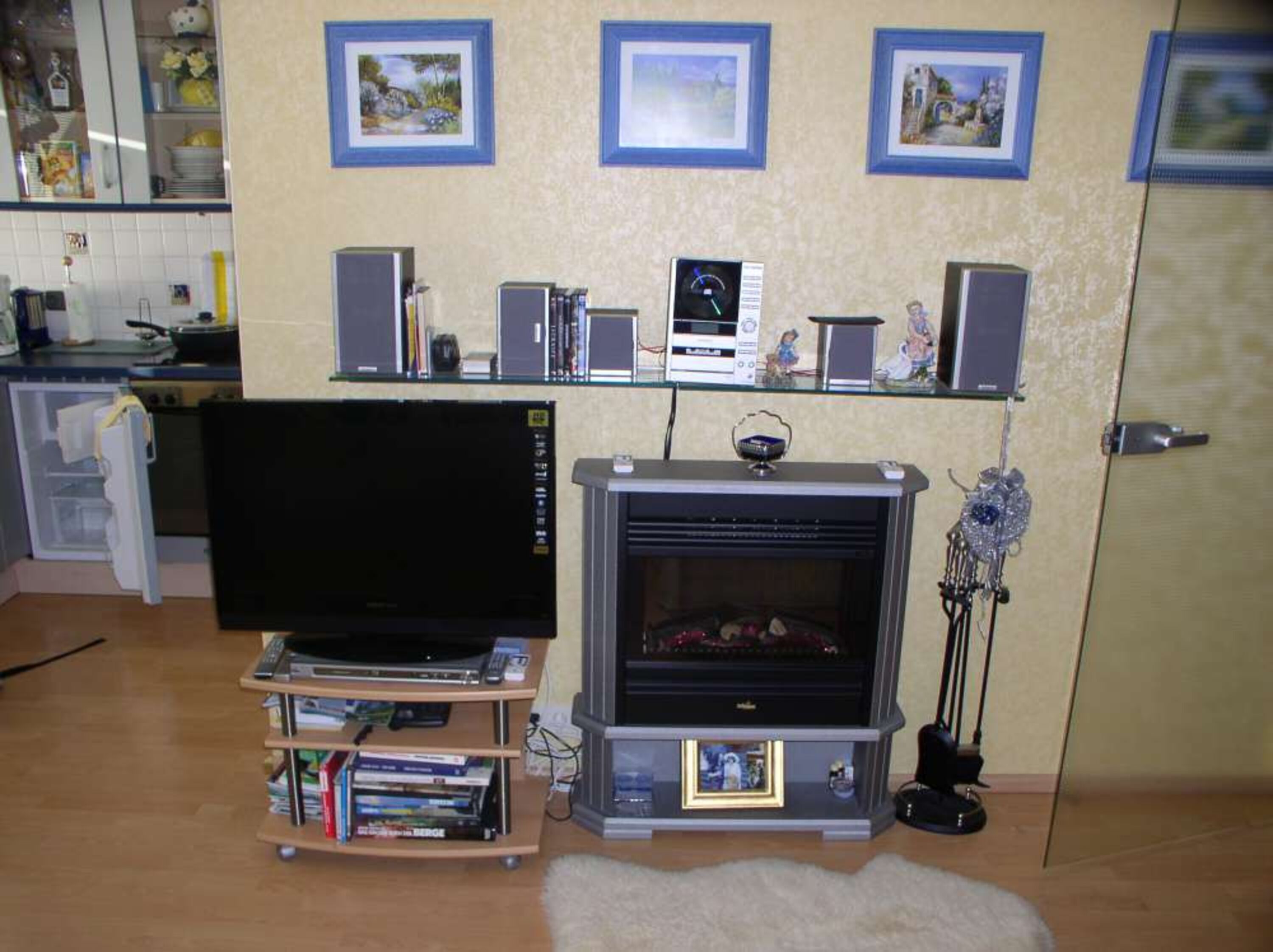 HD-TV, Kamin, Soundsystem, BlueRay Radio etc.