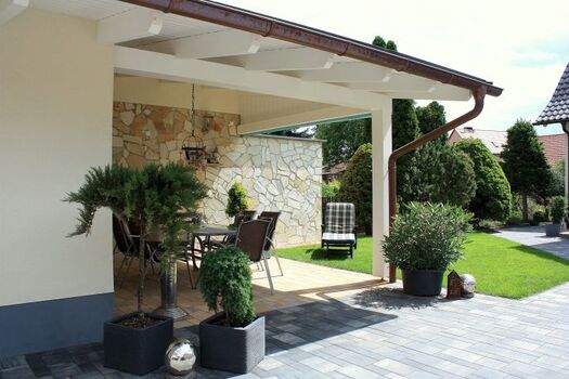 Die überdachte Terrasse