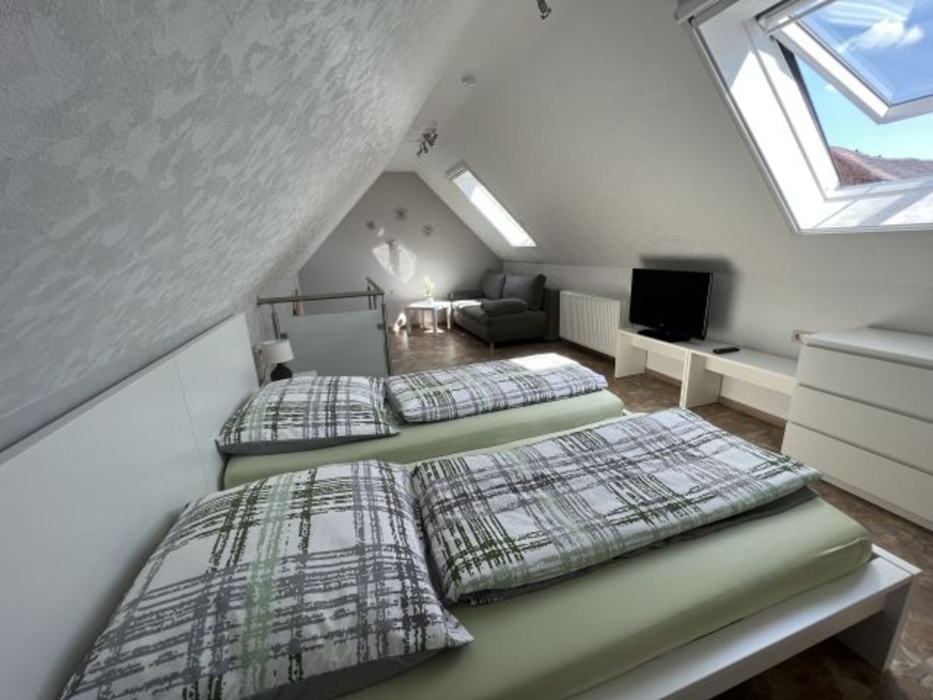 Wohn- und Schlafzimmer