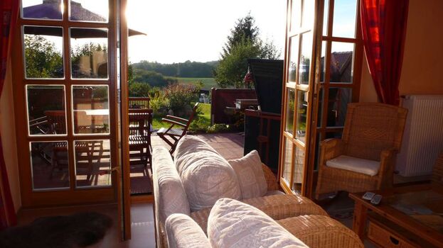 Ausblick aus Wohn-und Schlafraum mit Kamin