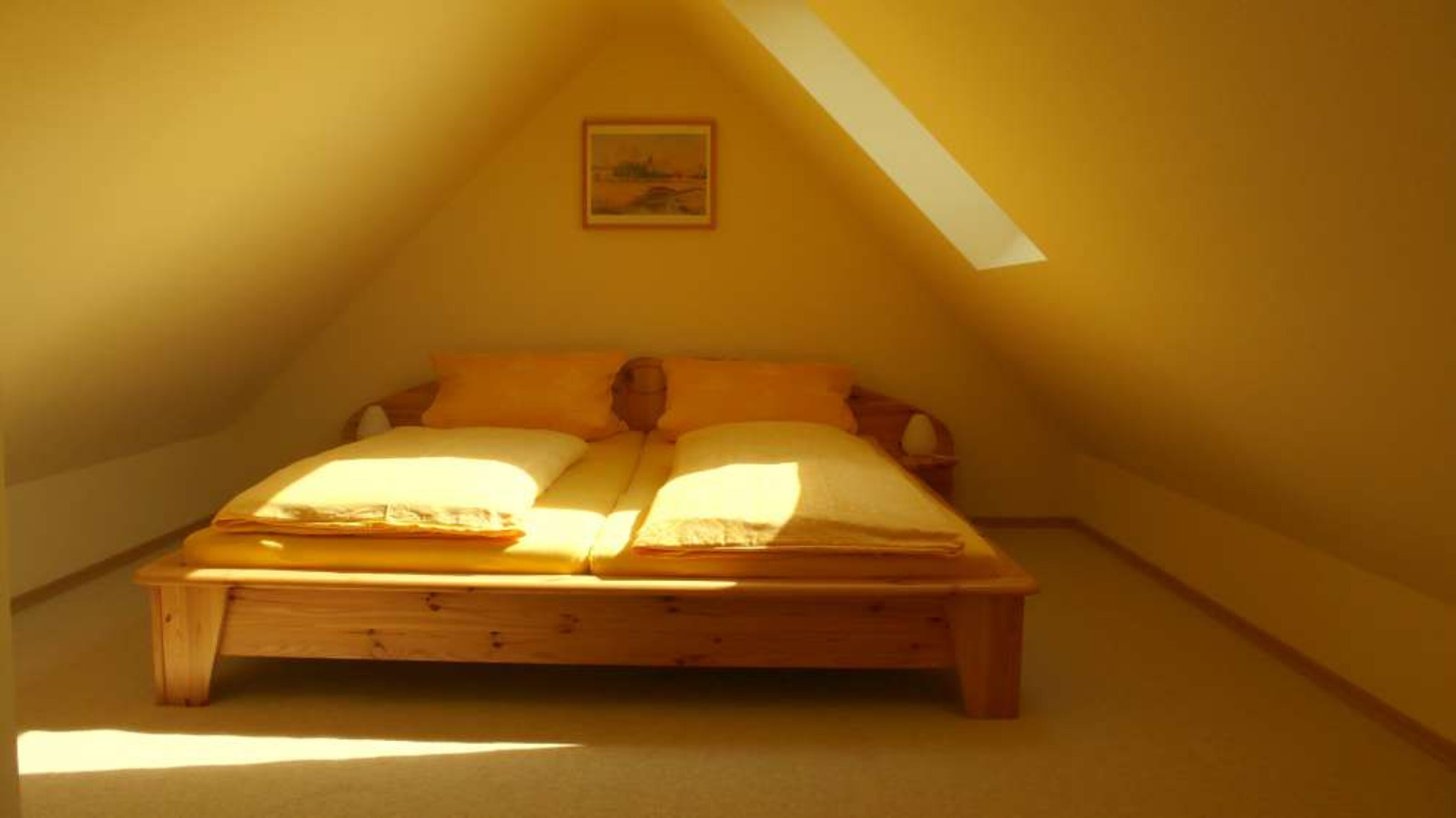 Wohn-und Schlafgalerie mit Doppelbett