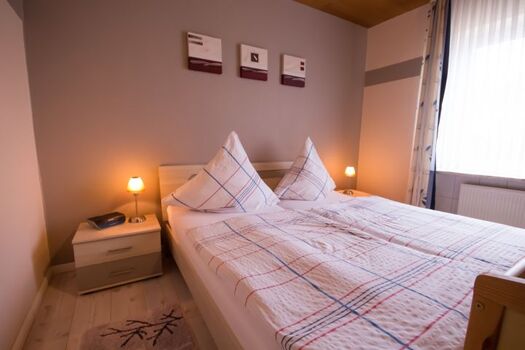 Schlafzimmer 1