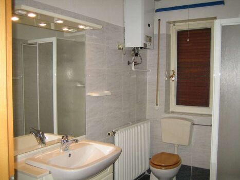 Bad mit Wc und Dusche