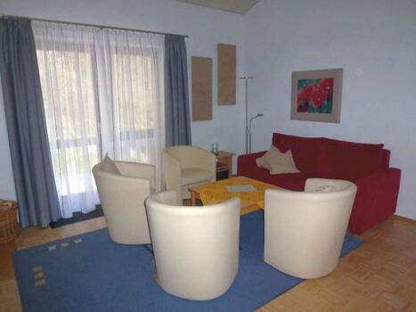 Sitzecke im Wohnraum (mit Schlafsofa)
