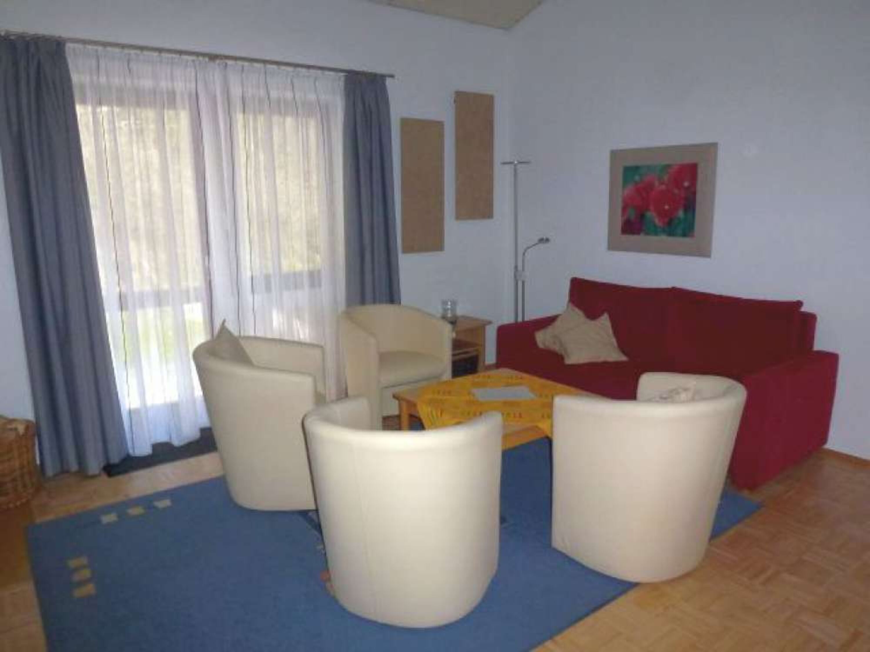 Sitzecke im Wohnraum (mit Schlafsofa)