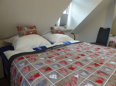 Schlafzimmer mit Boxspringbett