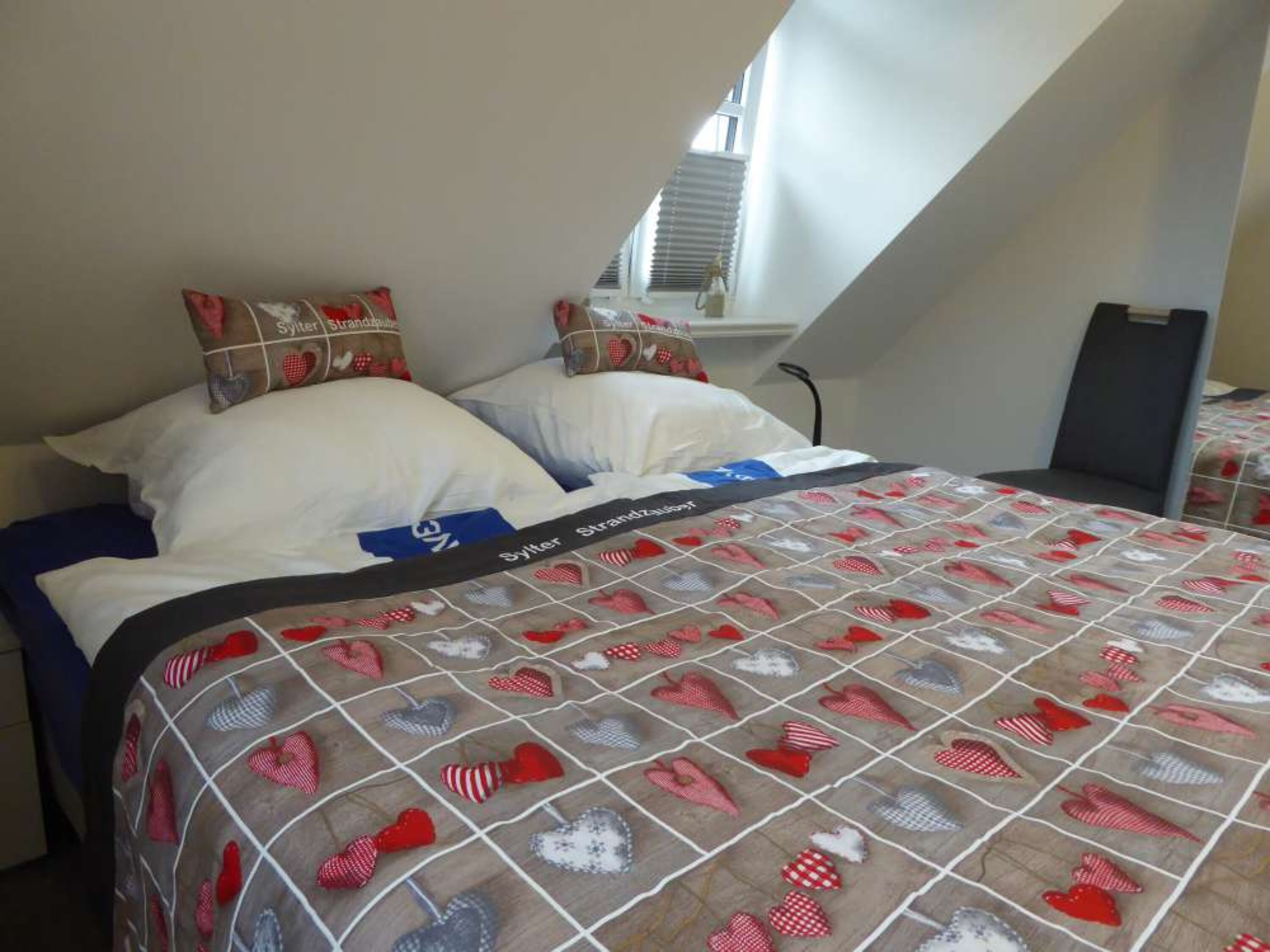 Schlafzimmer mit Boxspringbett