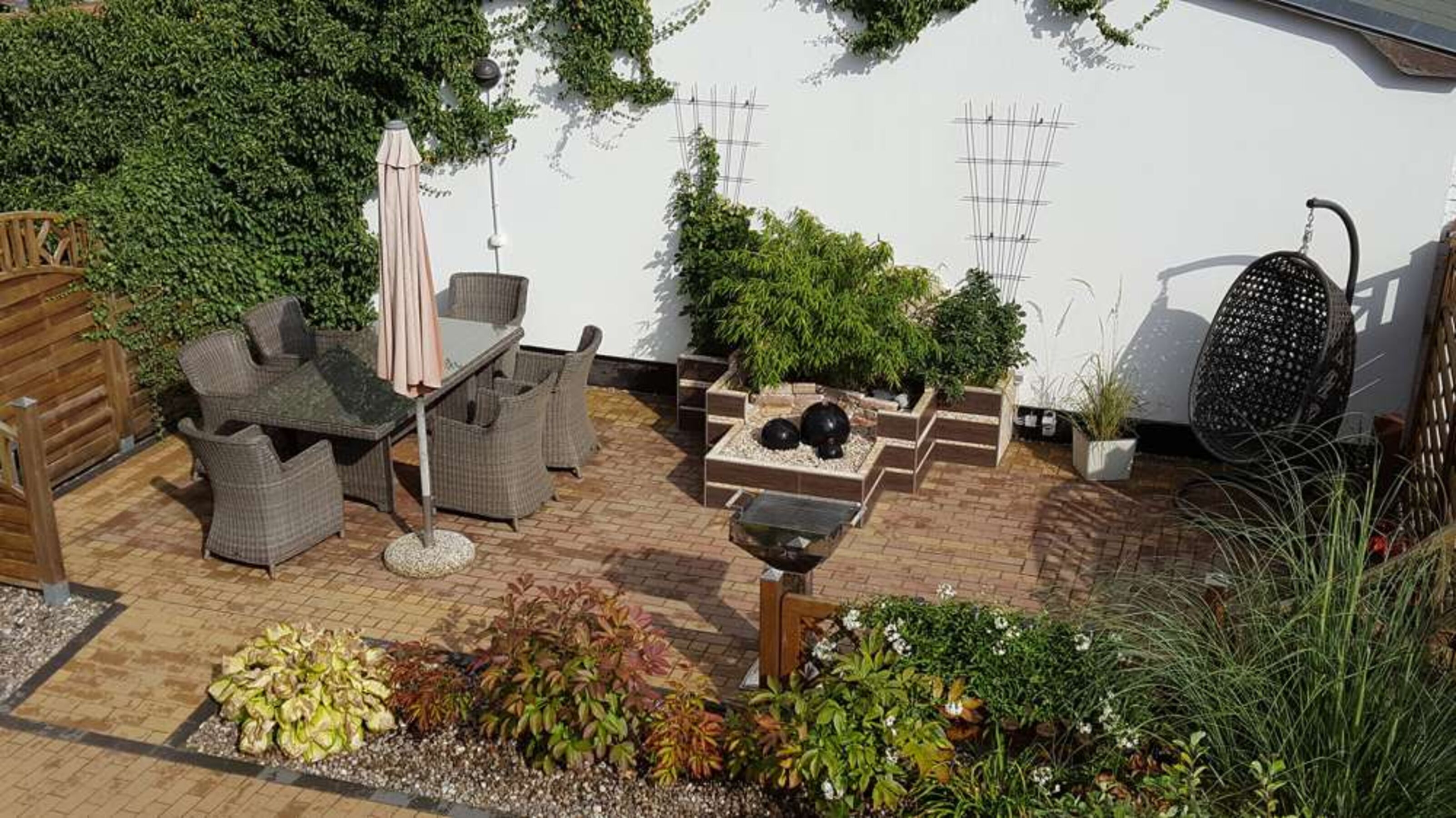 Terrasser mit Grillplatz