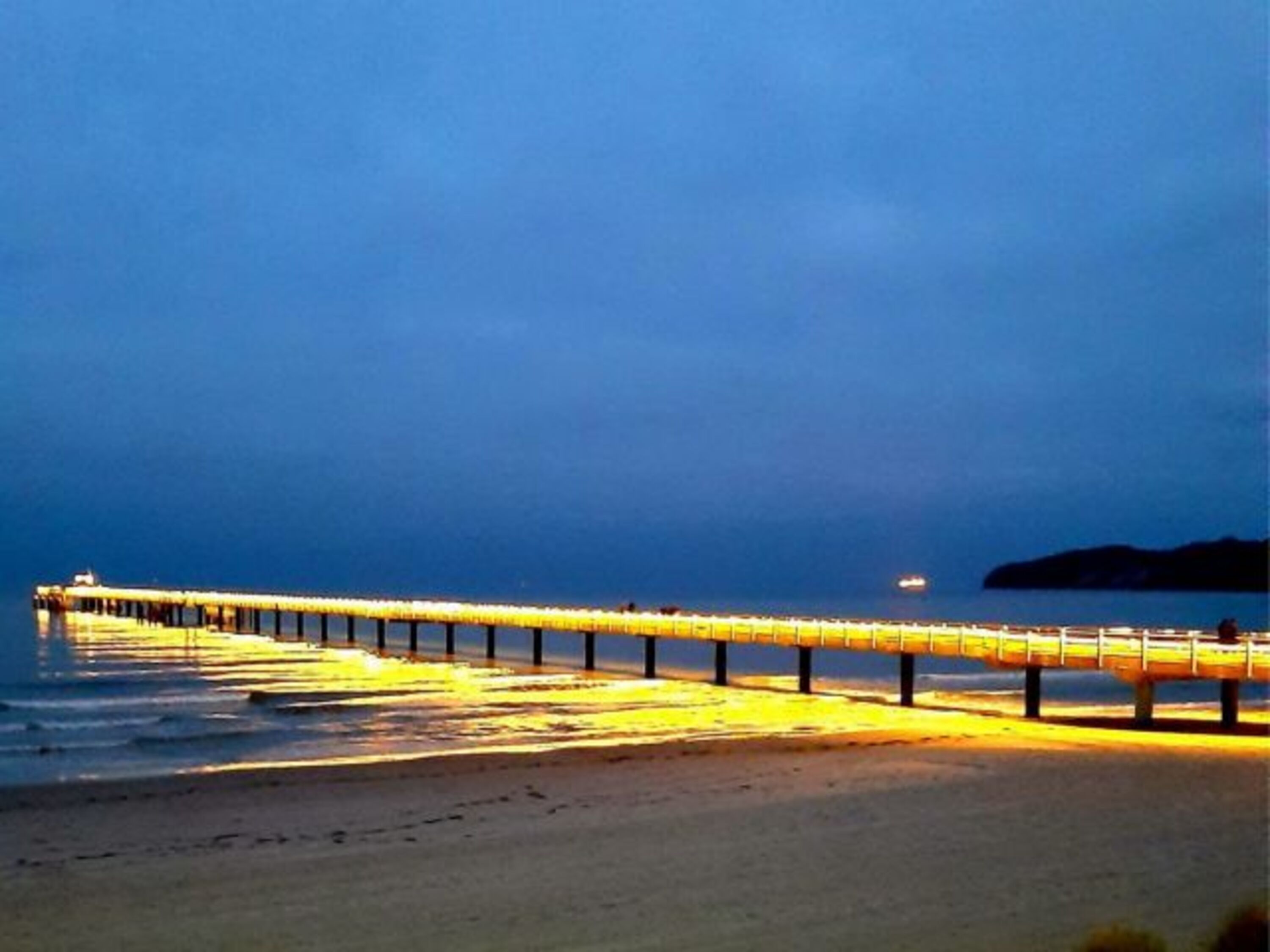 ... abends an der Seebrücke