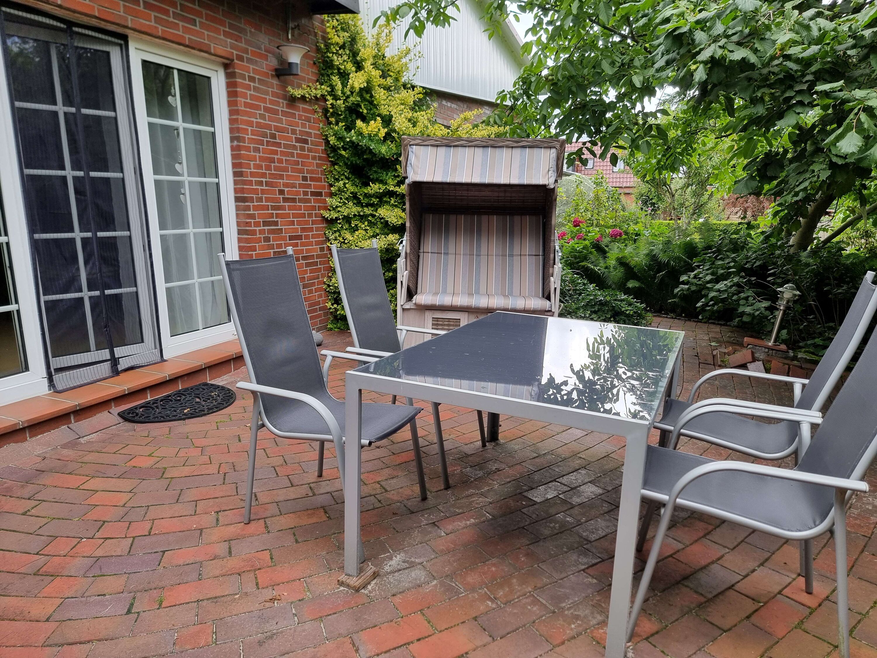 Terrasse mit Strandkorb