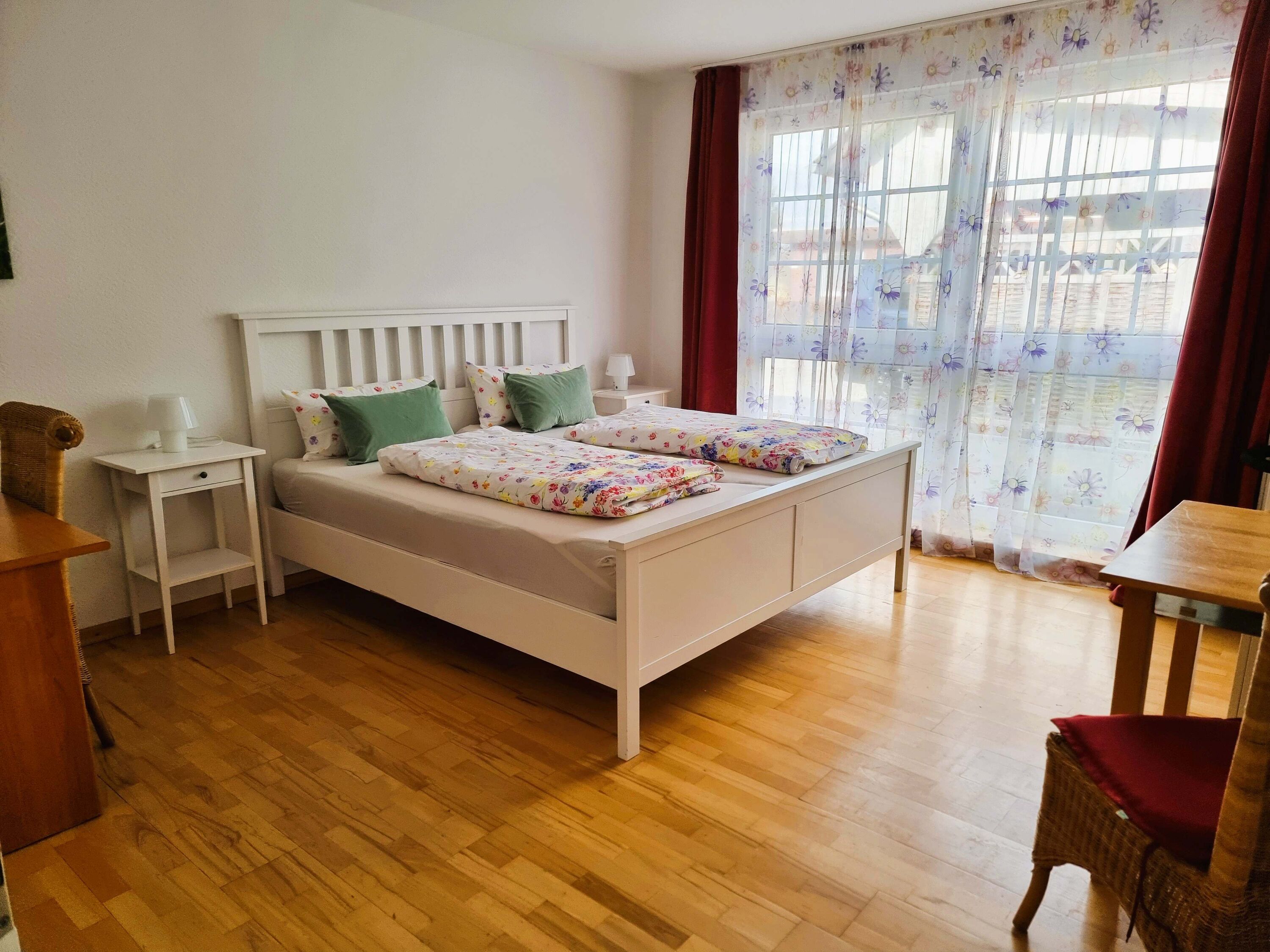 Schlafzimmer 1