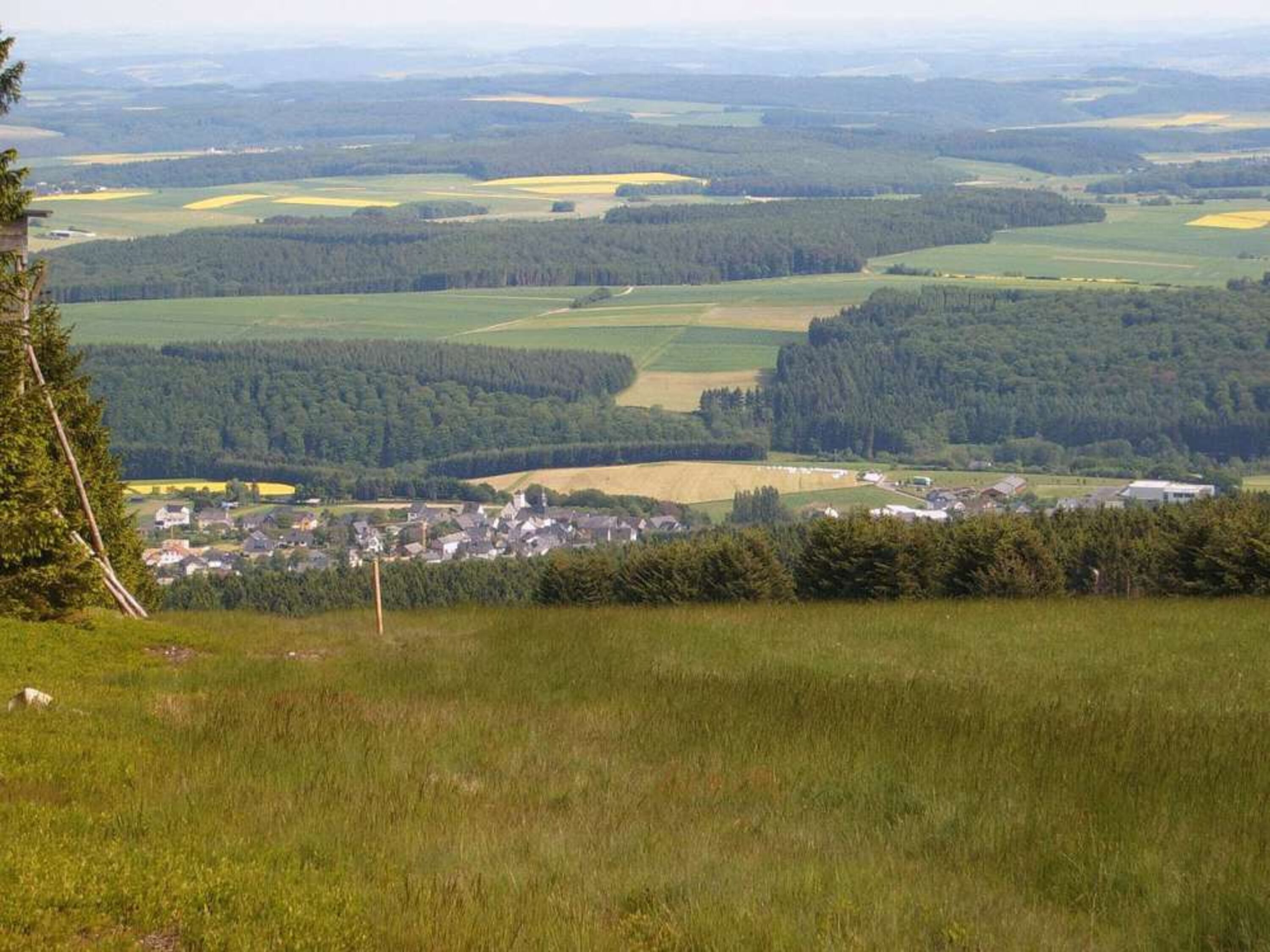 Der Blick auf Stipshausen vom Idarkopf aus gesehen.