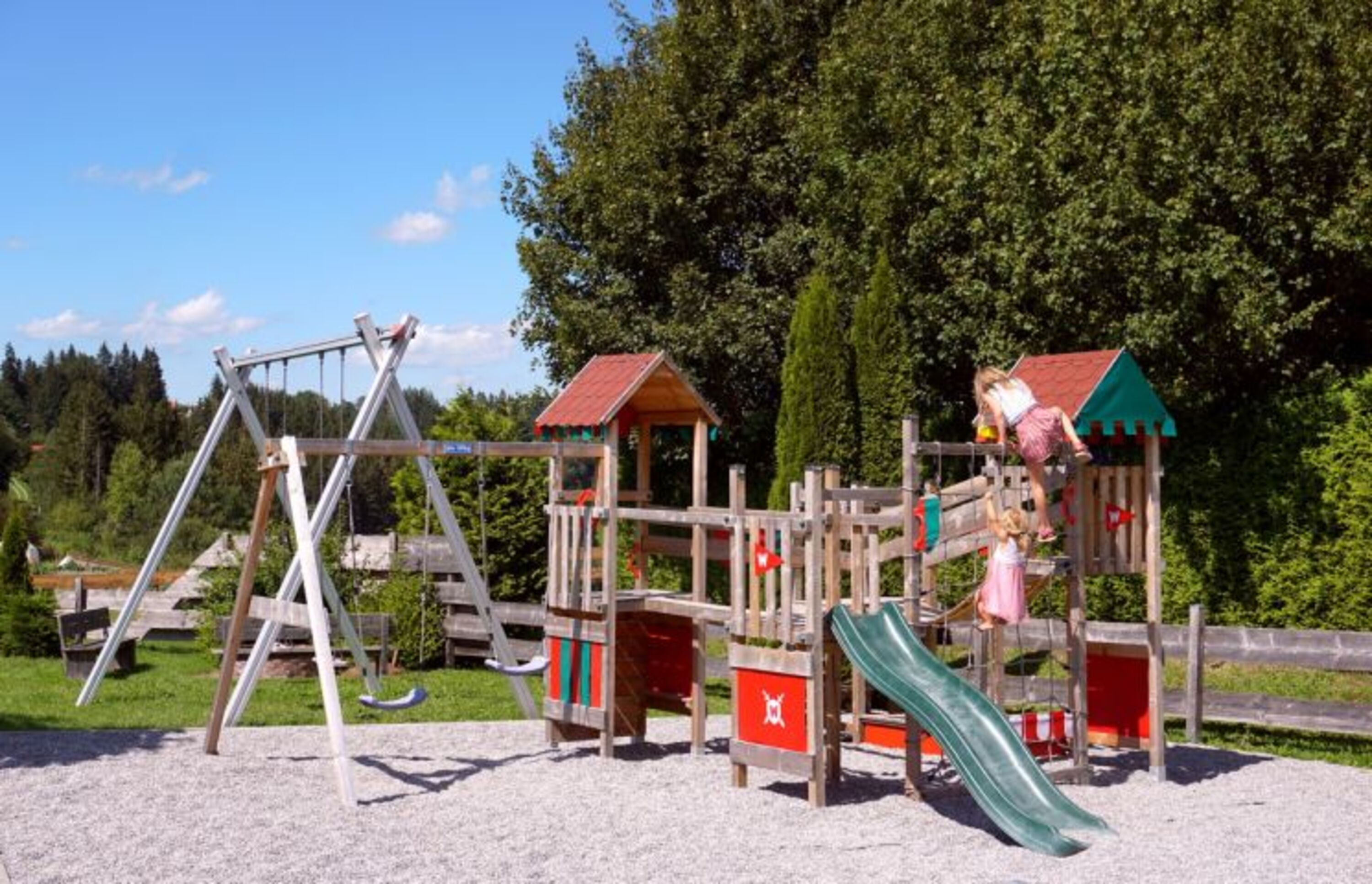 Spielplatz direkt am Haus