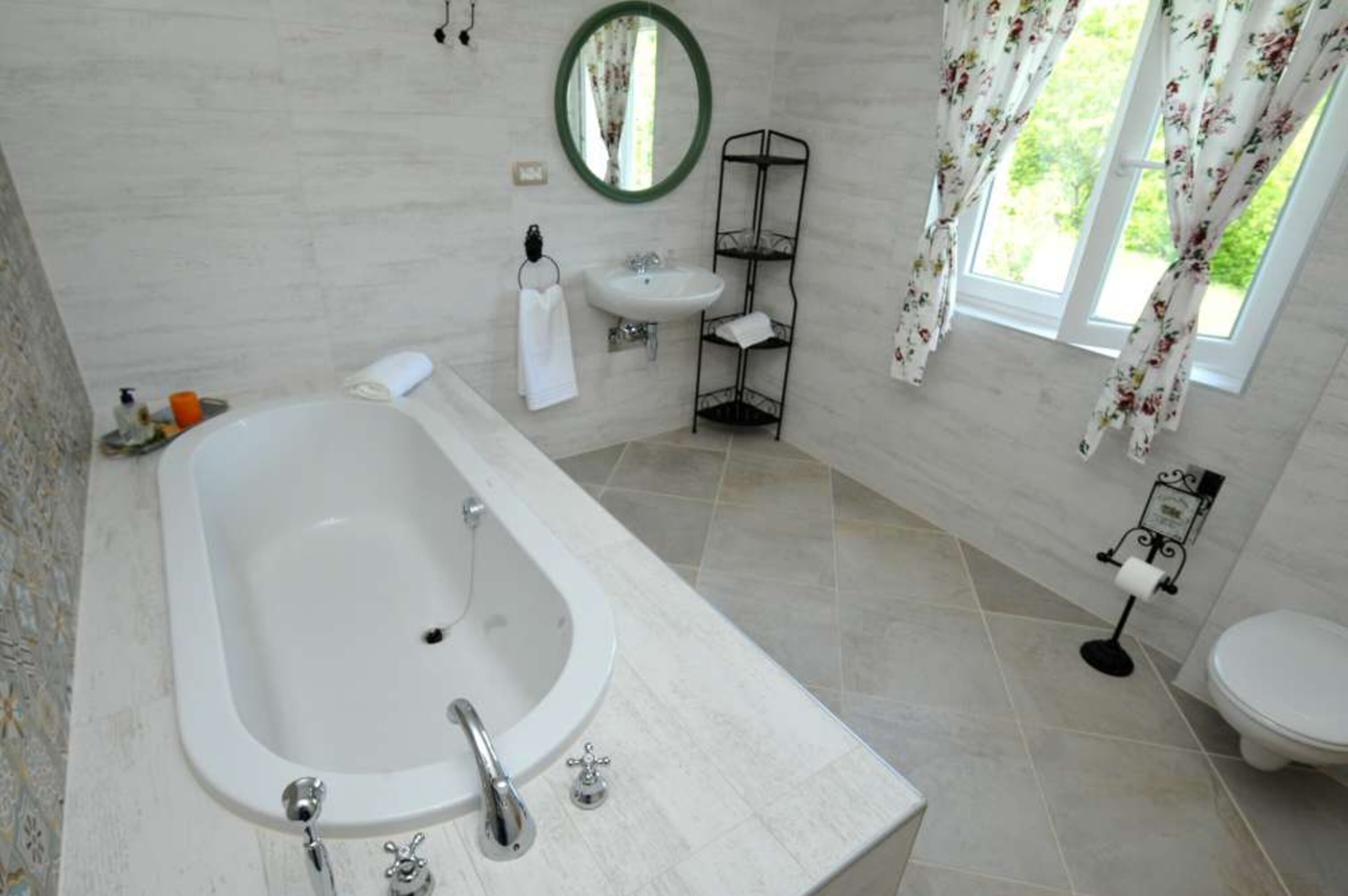 ALLEINSTEHENDES FERIENHAUS MIT POOL - VILLA TIJARA, KROATIEN