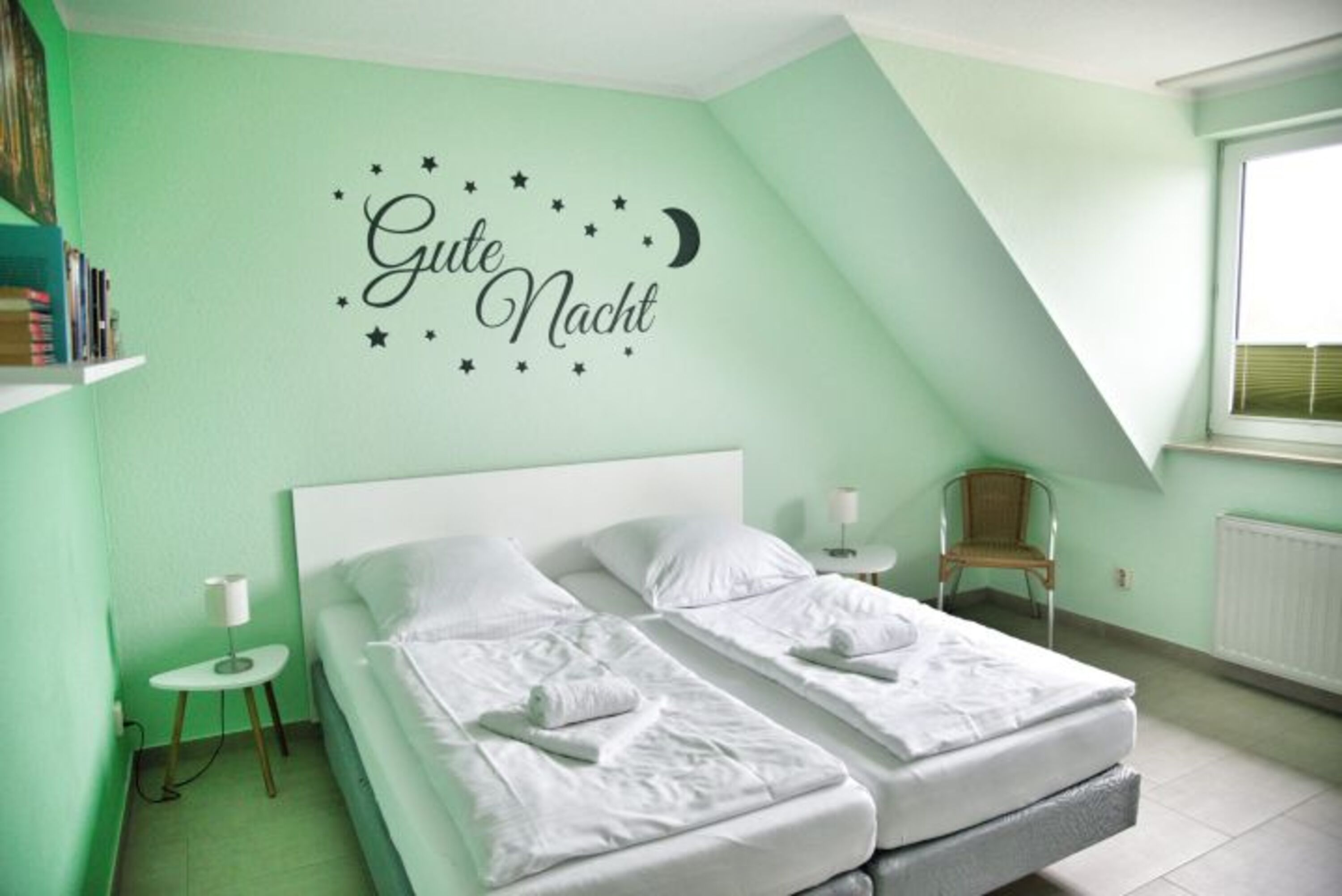 Schlafzimmer mit Doppelbett