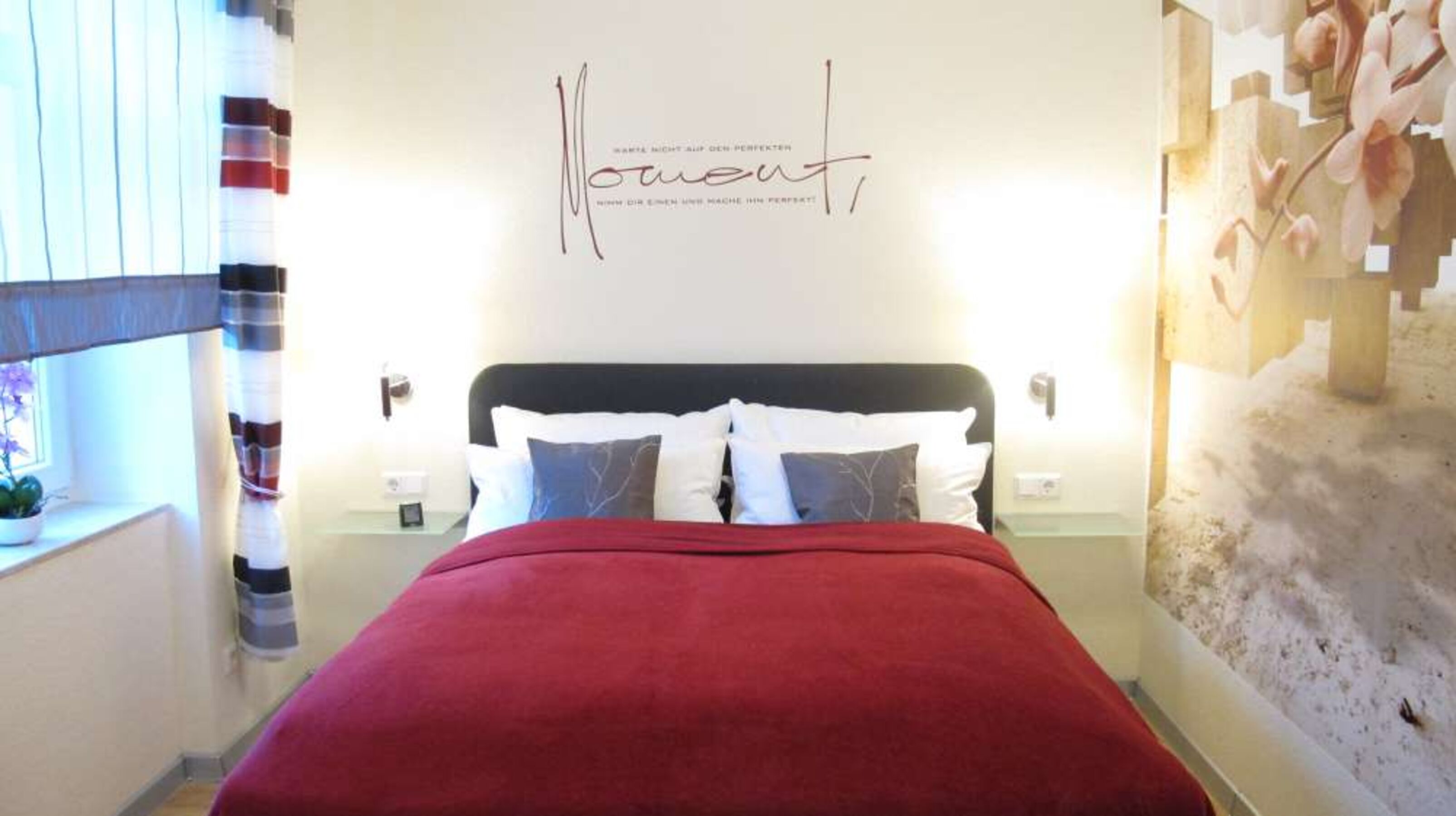 Schlafzimmer mit Boxspringbett (1,60 x 2,00 m)