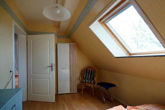 Schlafzimmer 1 links