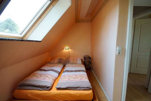 Schlafzimmer 2 rechts