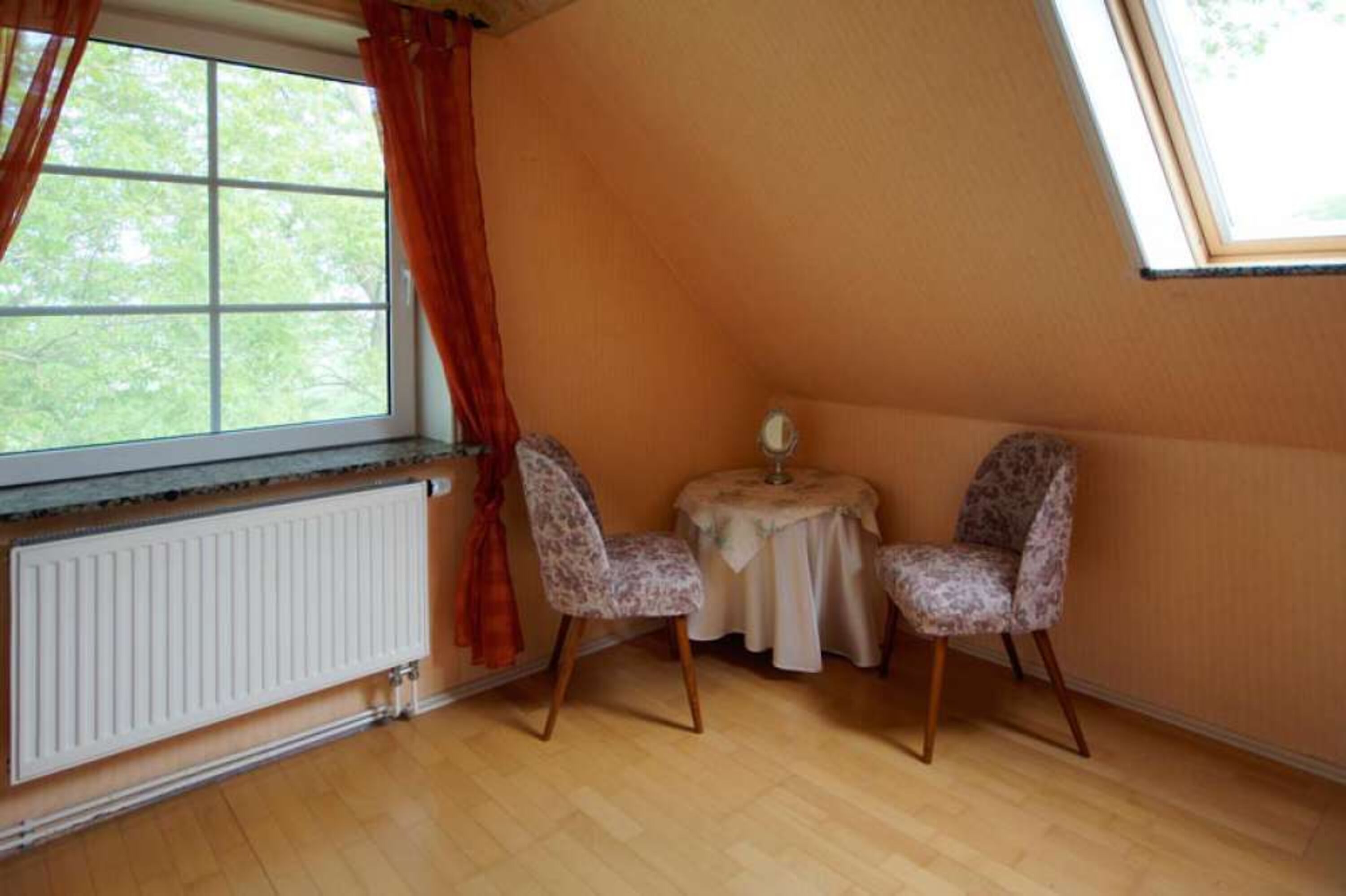 Schlafzimmer 2 rechts