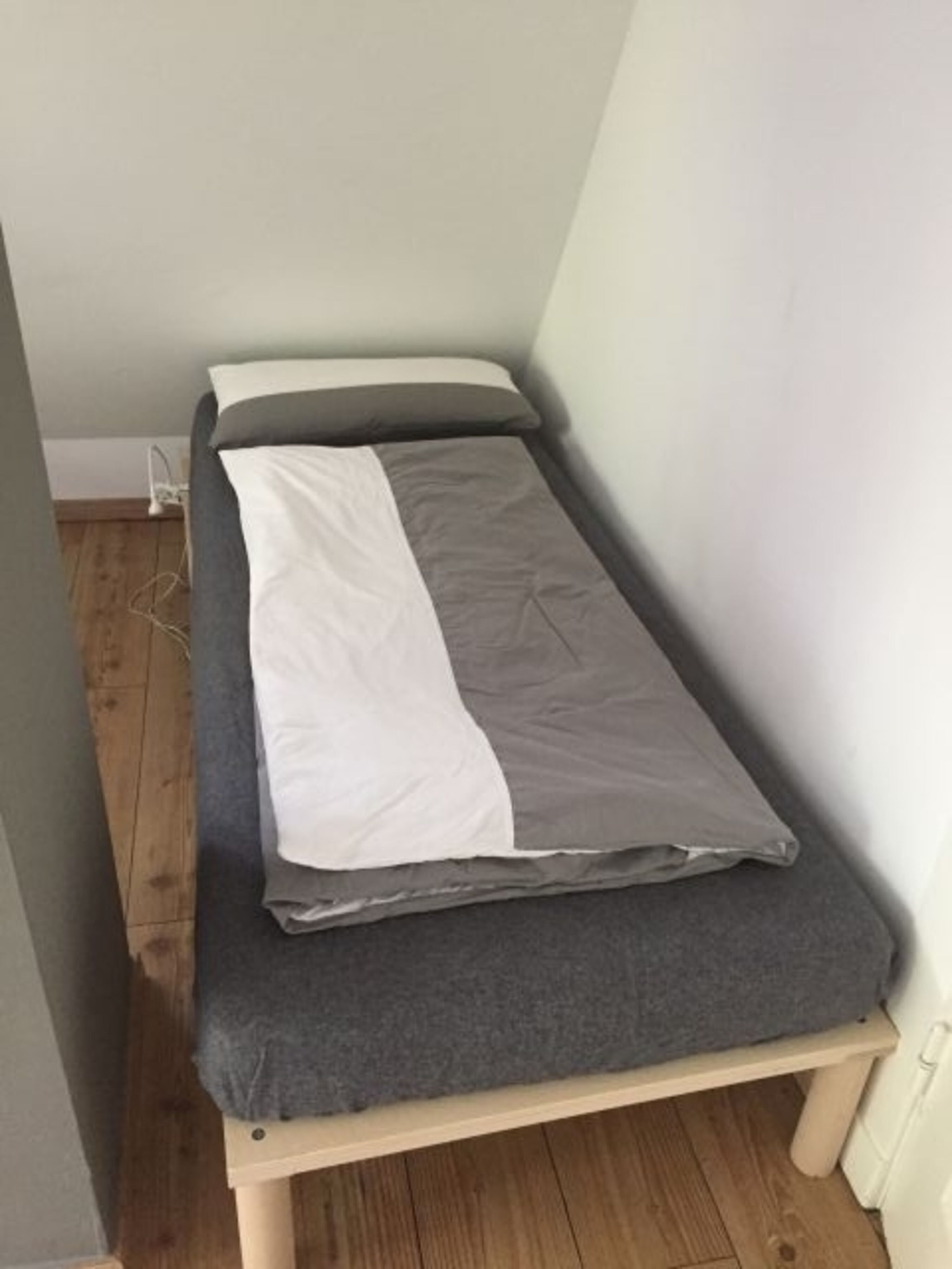 2. Bett
