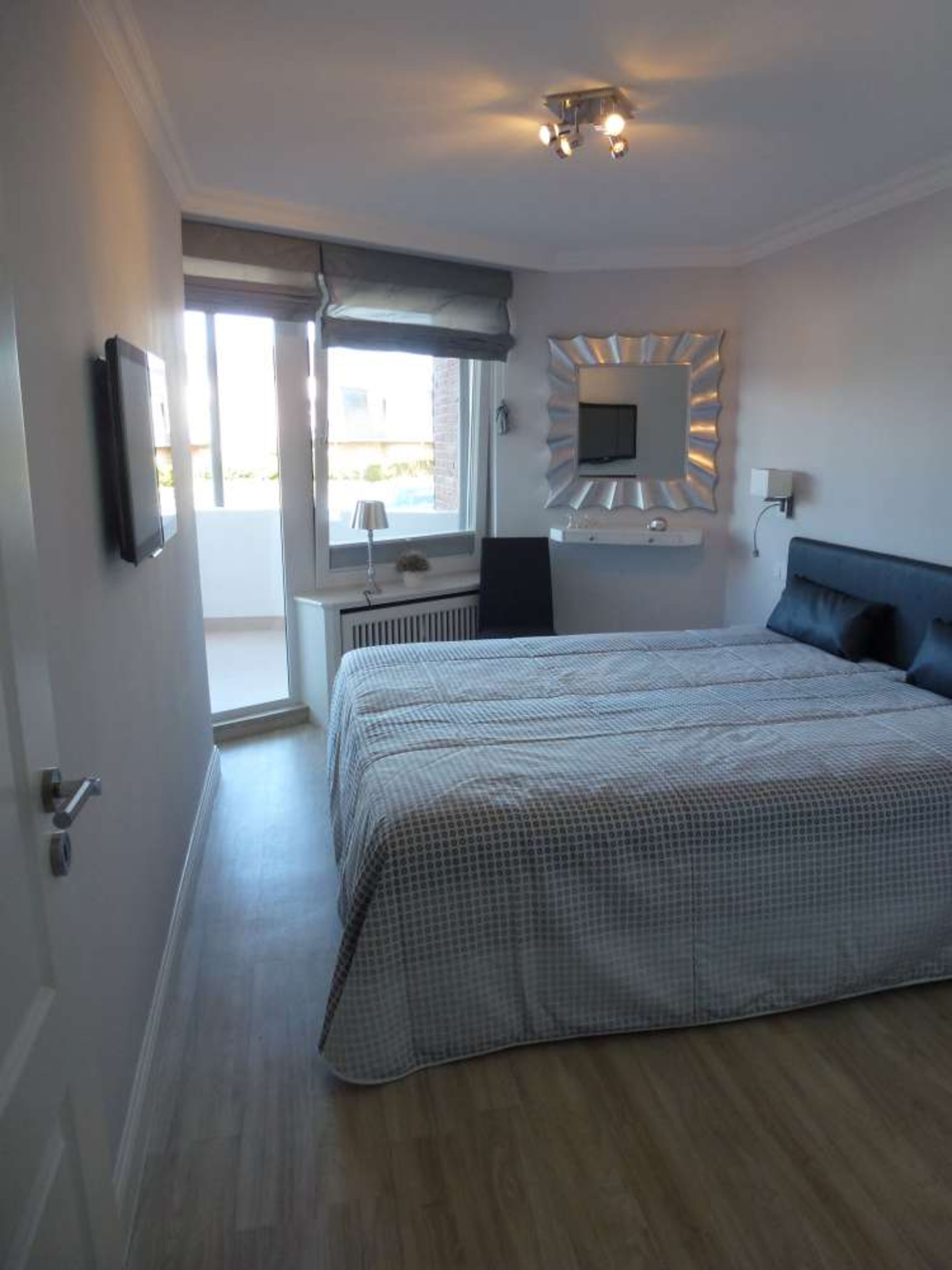Komfortables Schlafzimmer 180/200 Bett