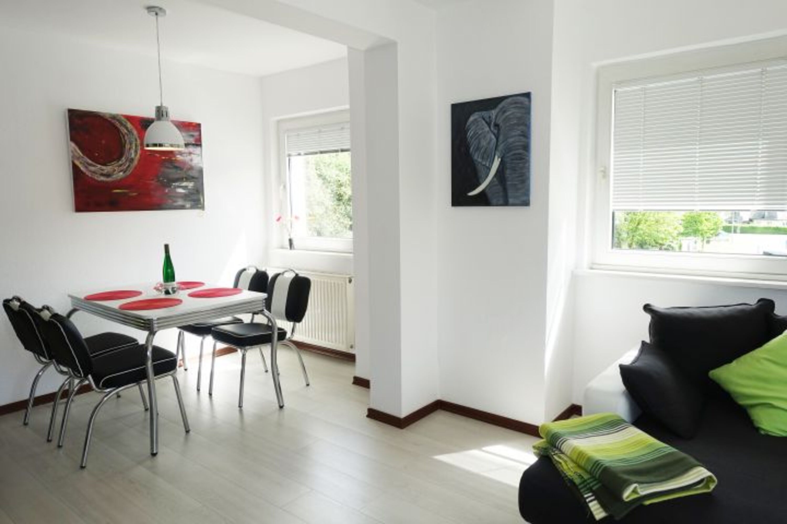 Wohnraum mit Esstisch