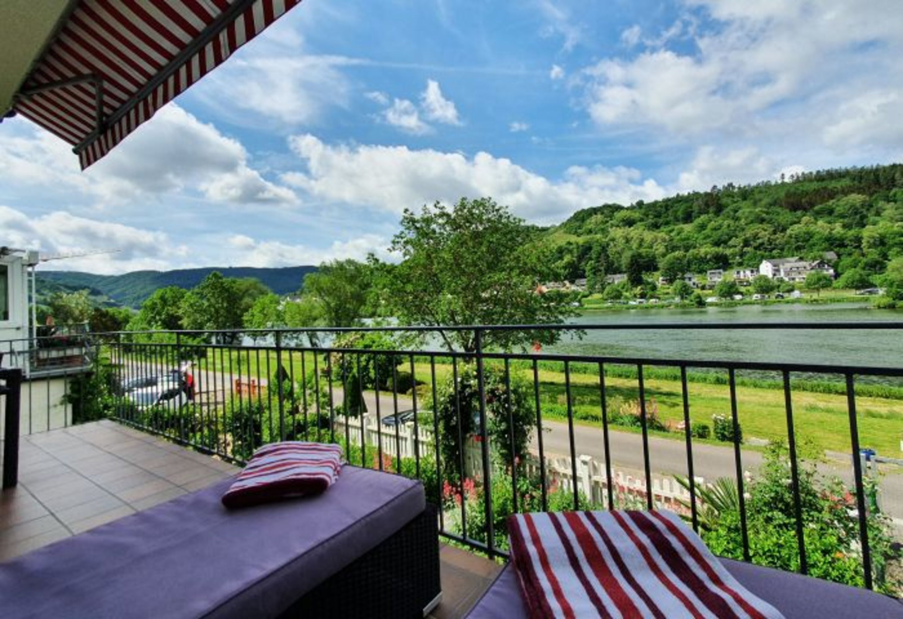 Panoramablick auf die Mosel