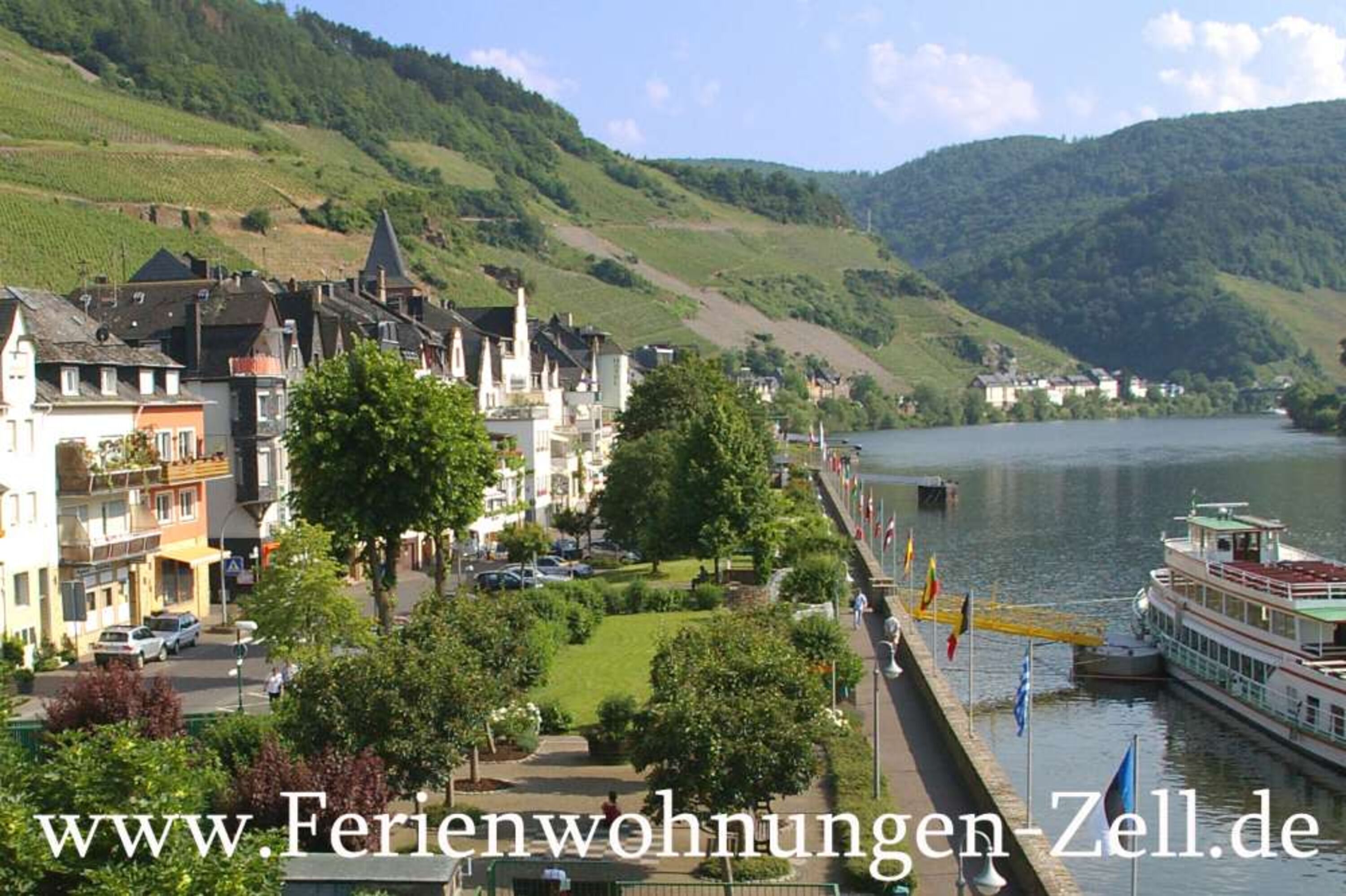 Panorama Moselpromenade Zell Altstadt