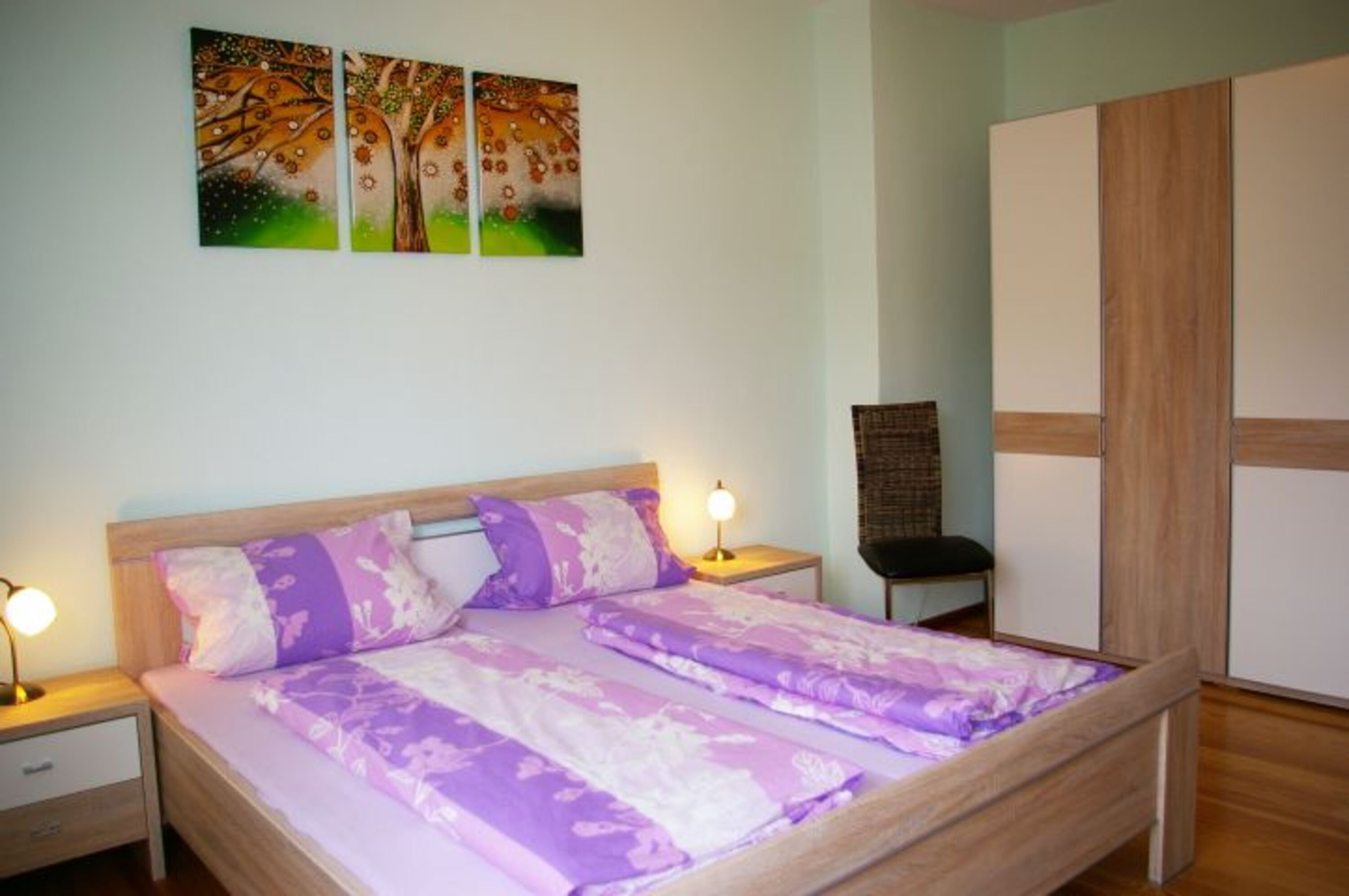 Schlafraum mit Moselblick und großem Kleiderschrank