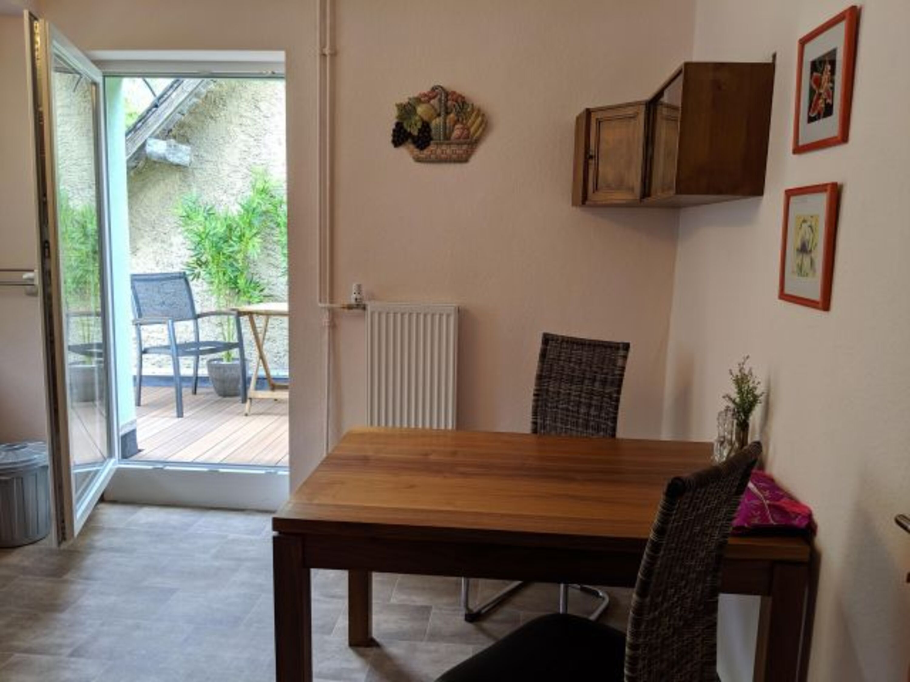 Küche mit Ausgang zum Balkon