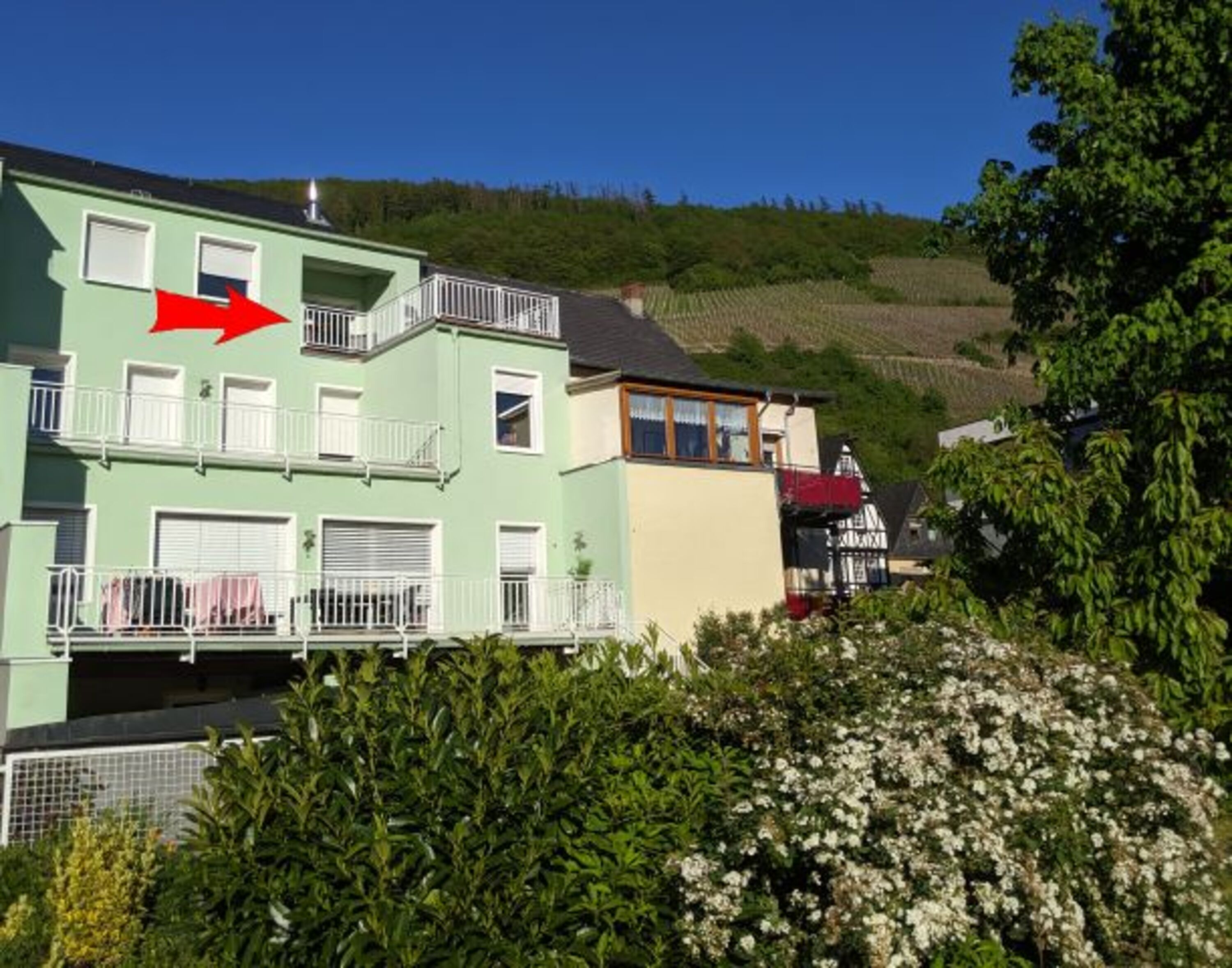Die Wohnung ist süd-westlich ausgerichtet.